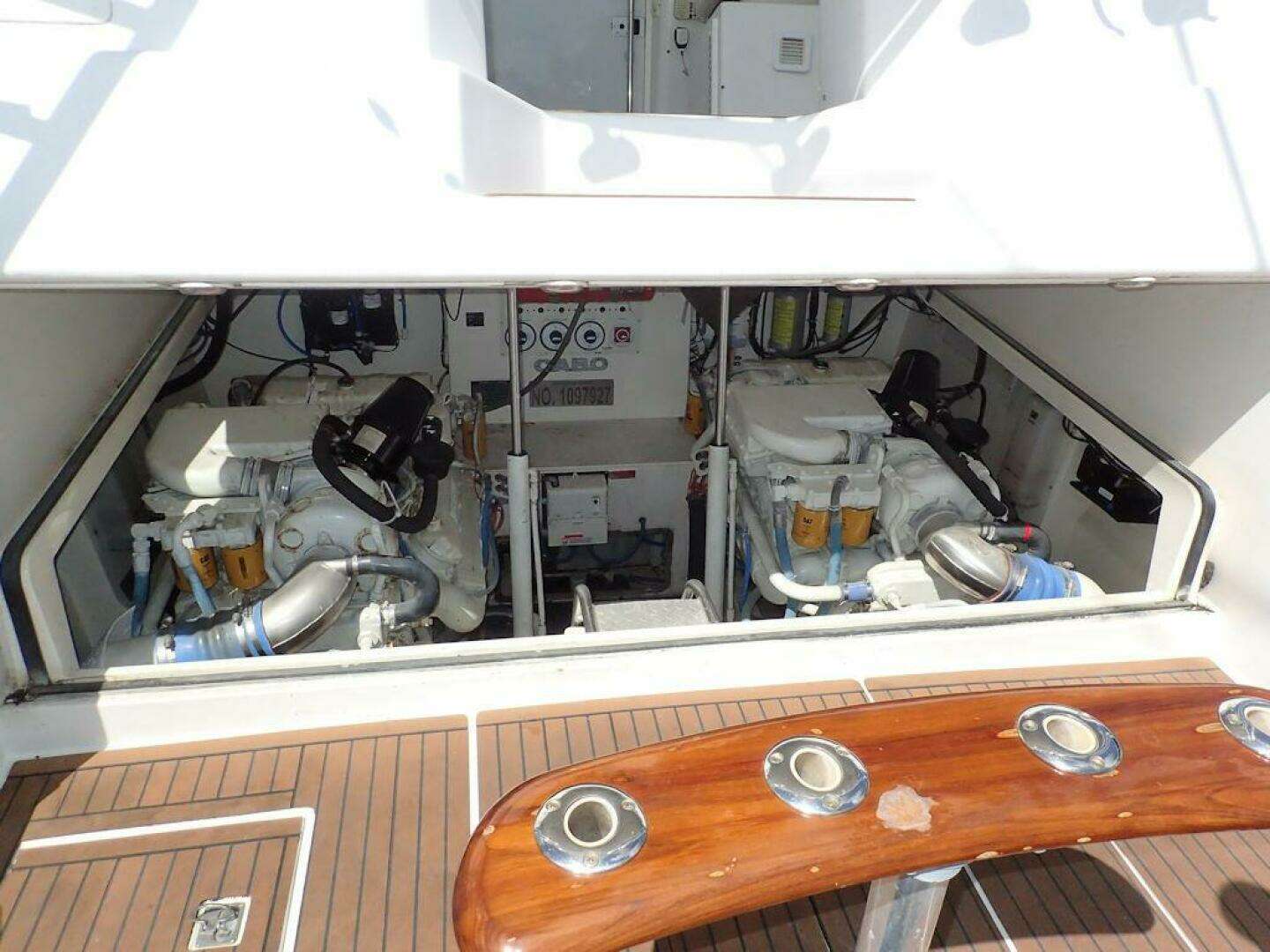 2000 Cabo 35 Express - Image 28