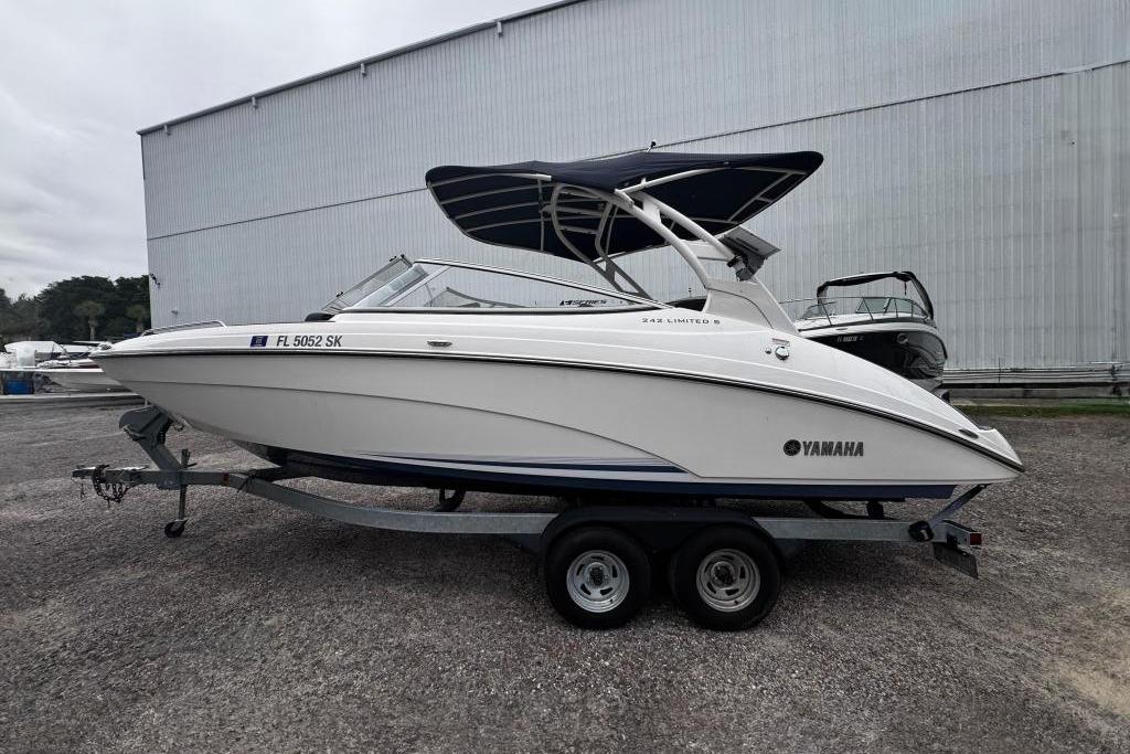 2019 Yamaha Boats 242 Limited S