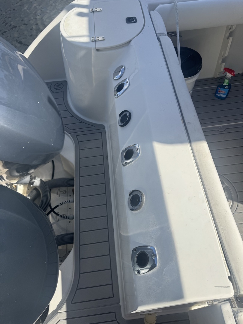 2001 Boston Whaler 26 Outrage - Image 12