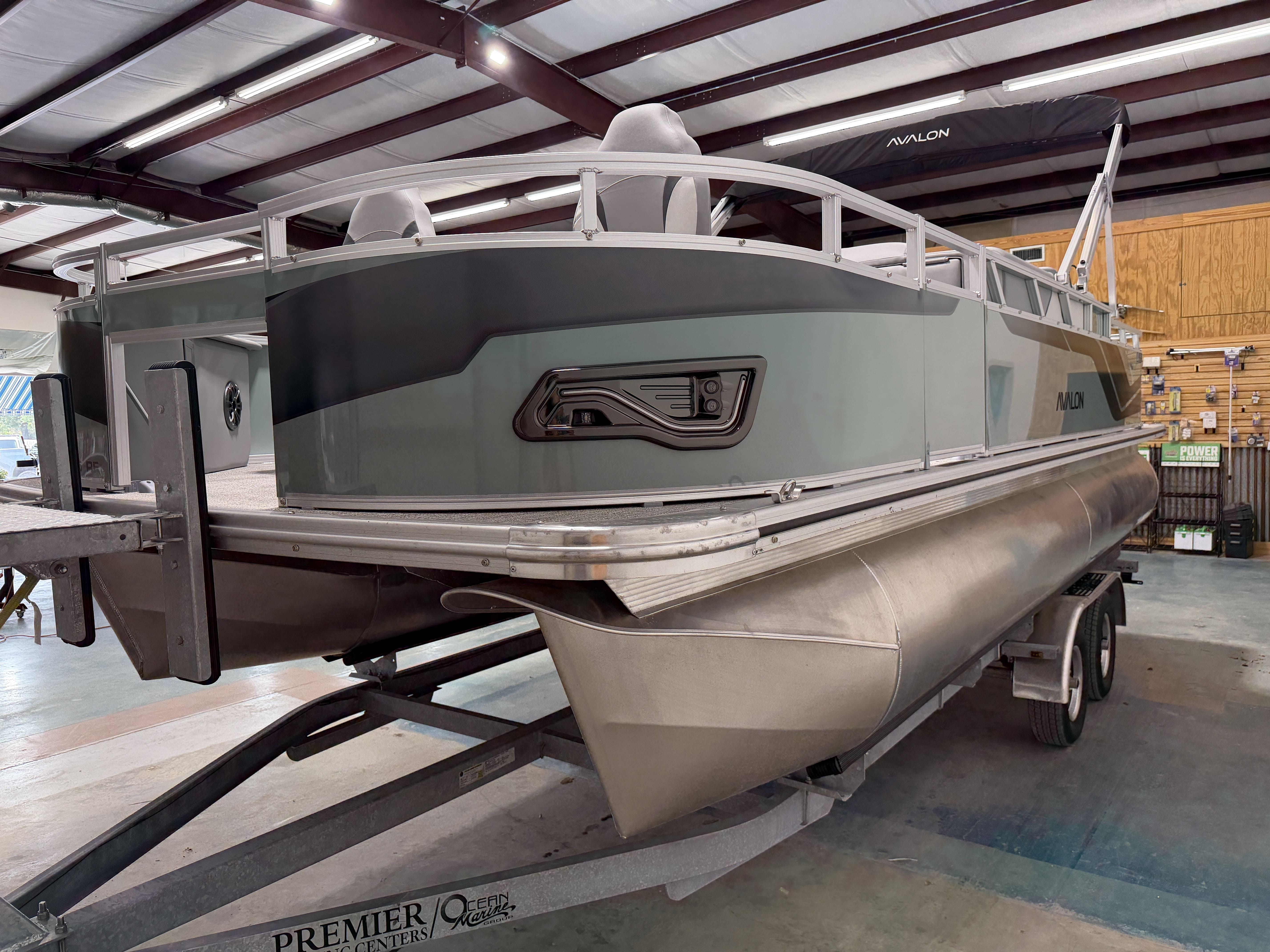 2026 Avalon Venture 85 Rear Fish - 21' - 18