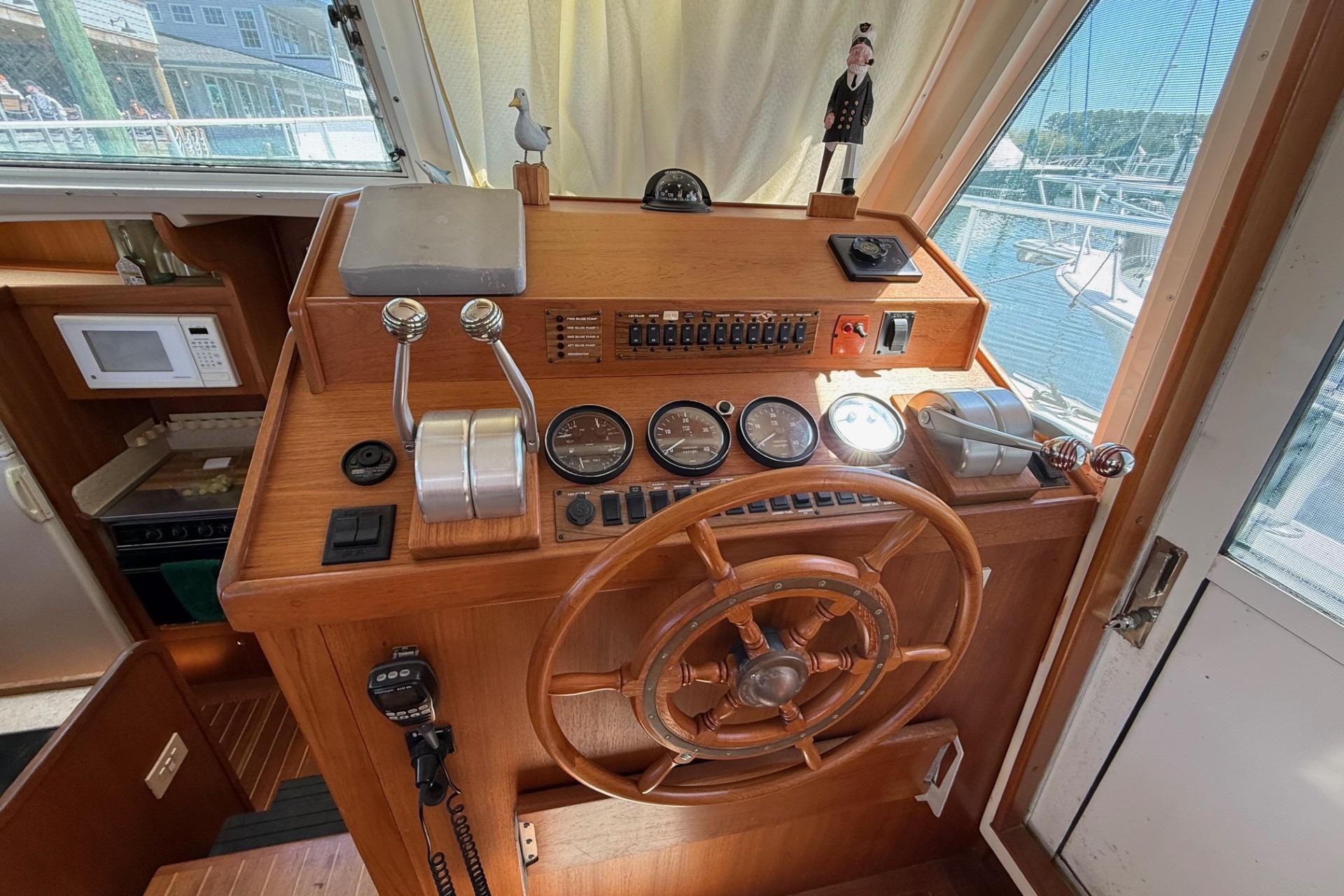 Mainship 430 Trawler