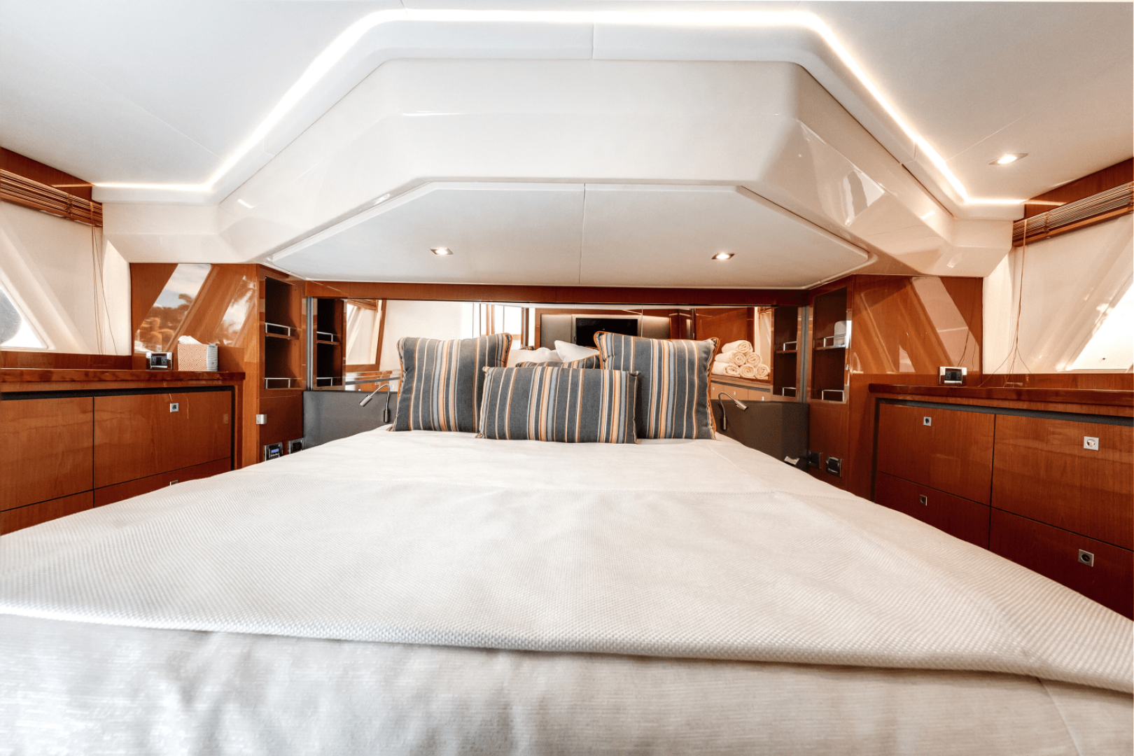 2017 Sea Ray 510 FLYBRIDGE - Image 17