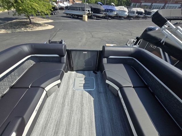 2026 Bennington M Quad Bench 24 MFB Tritoon - 15