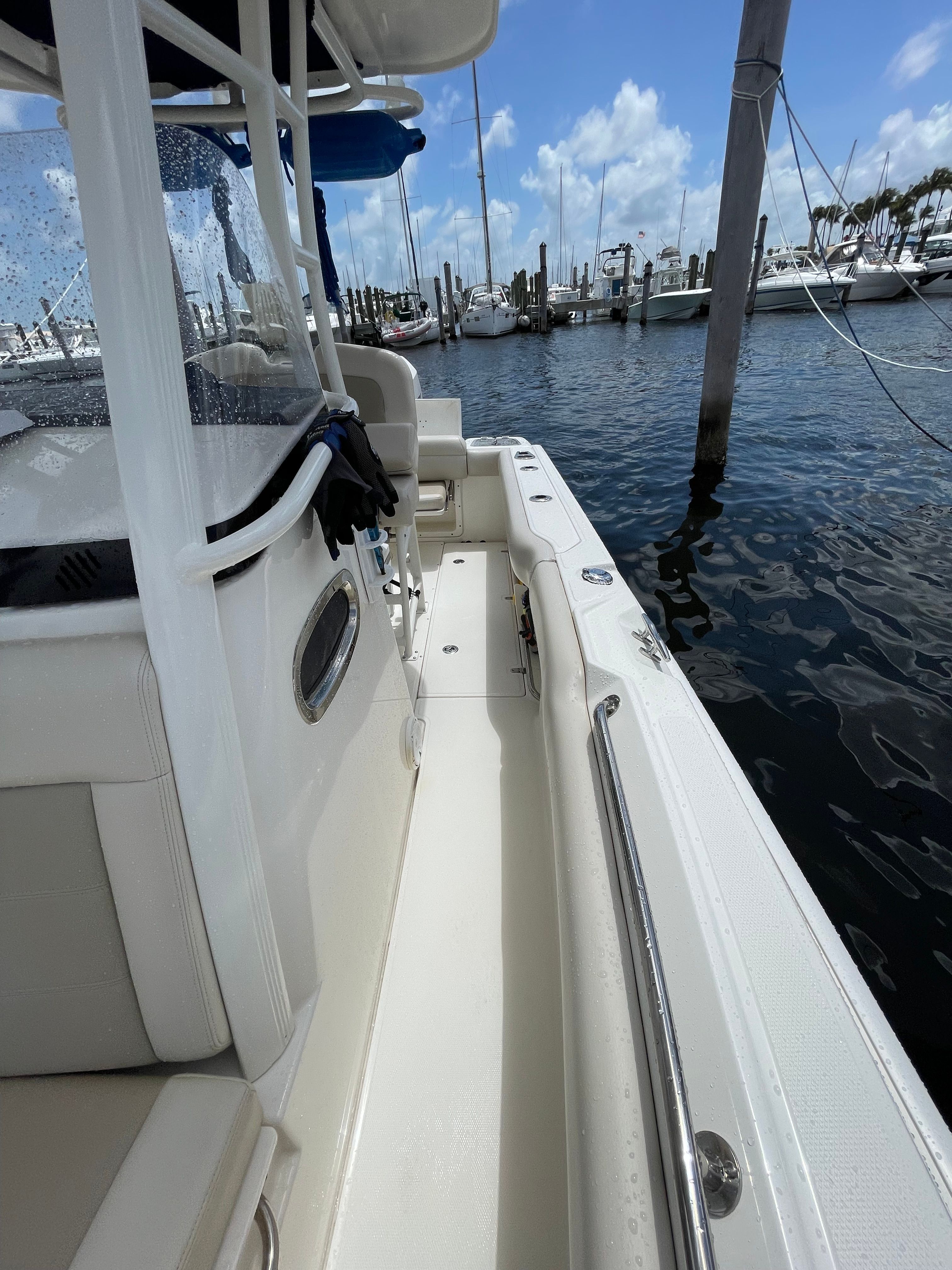 2021 Boston Whaler 230 Outrage - 2