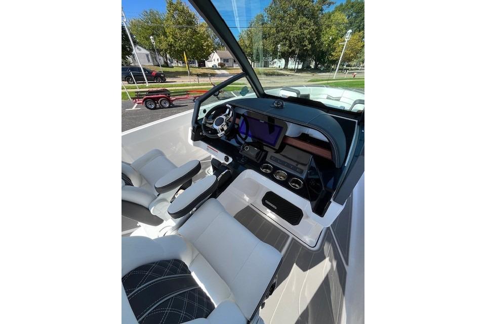 2026 Monterey Elite 27 SD boat interior with modern dashboard and comfortable seating.