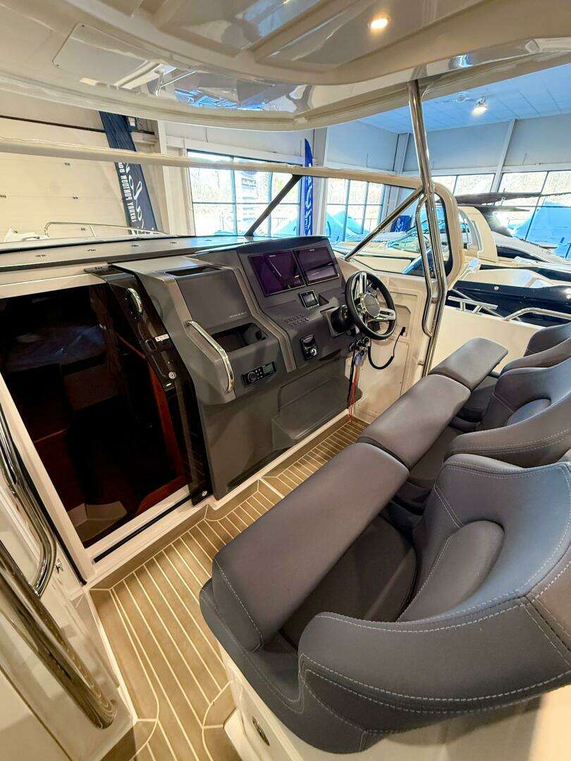 2022 Nimbus T11 - Image 34