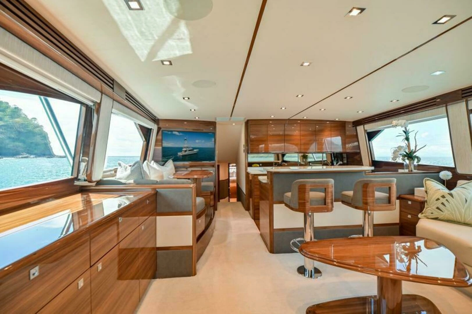 2023 Viking 64 Convertible - Image 3
