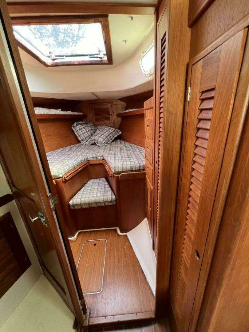 1984 Tartan 37 - Image 20