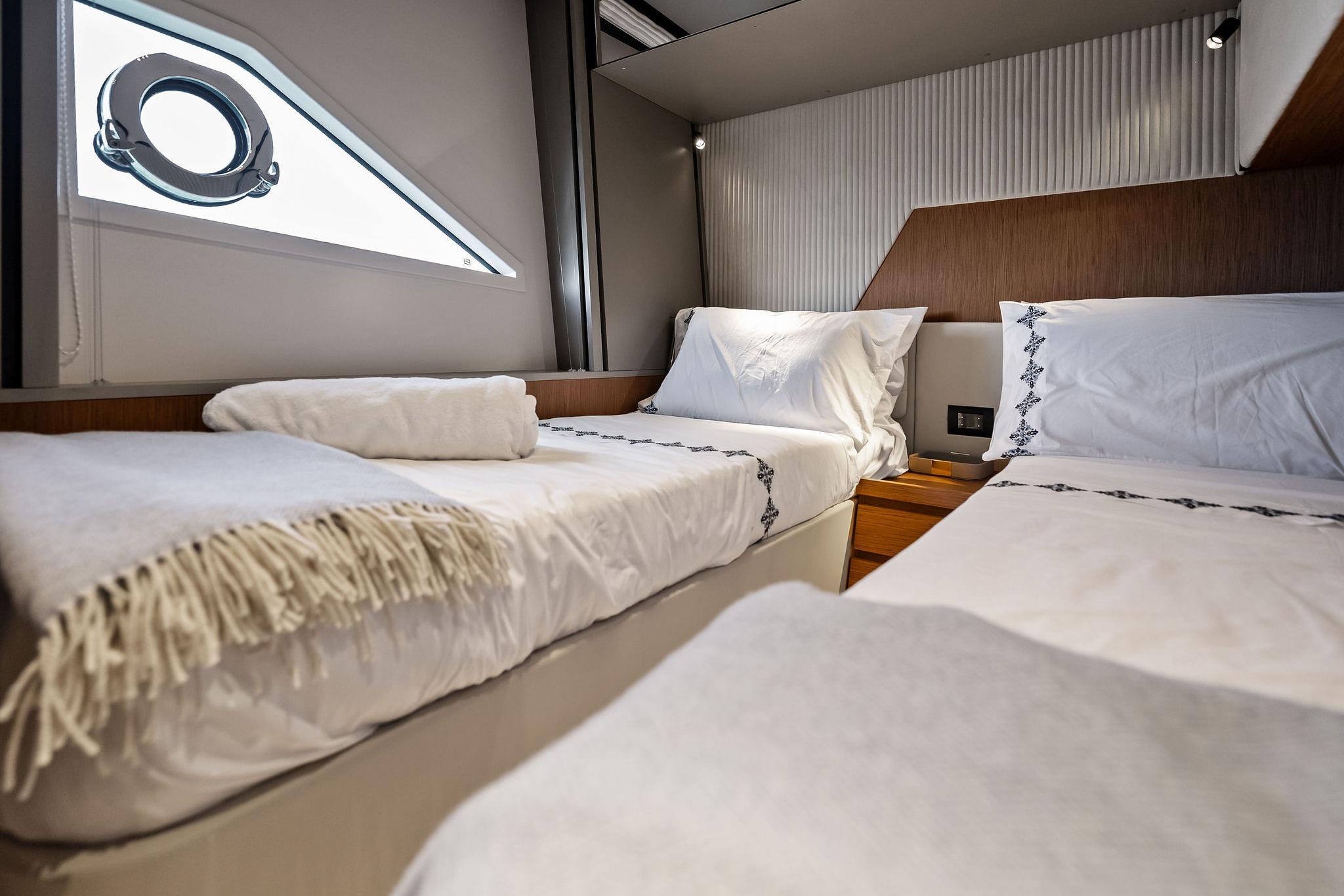 2024 Ferretti Yachts 720 - 72