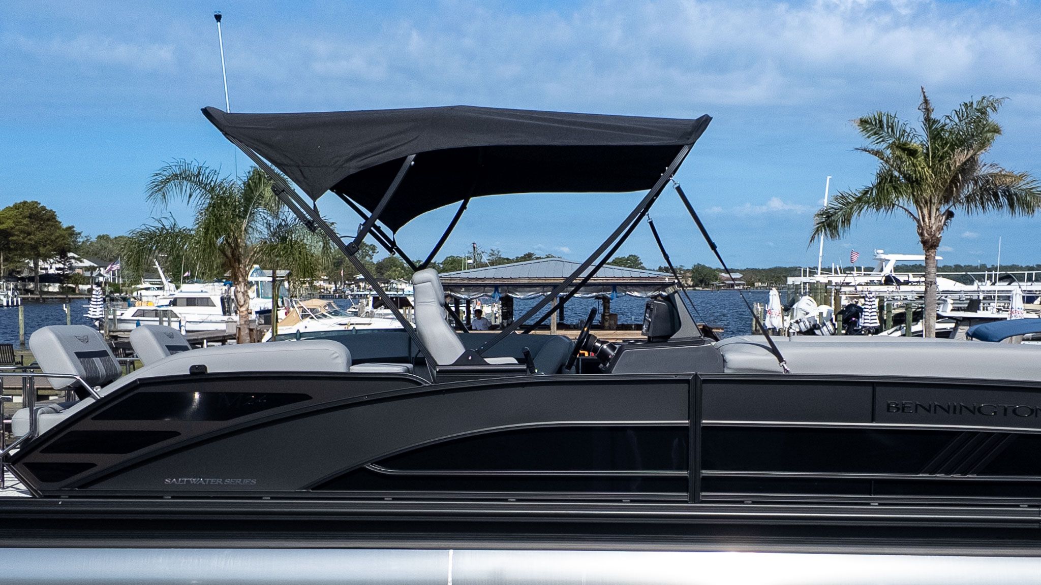 2026 Bennington 24 M Stern Lounge - 2