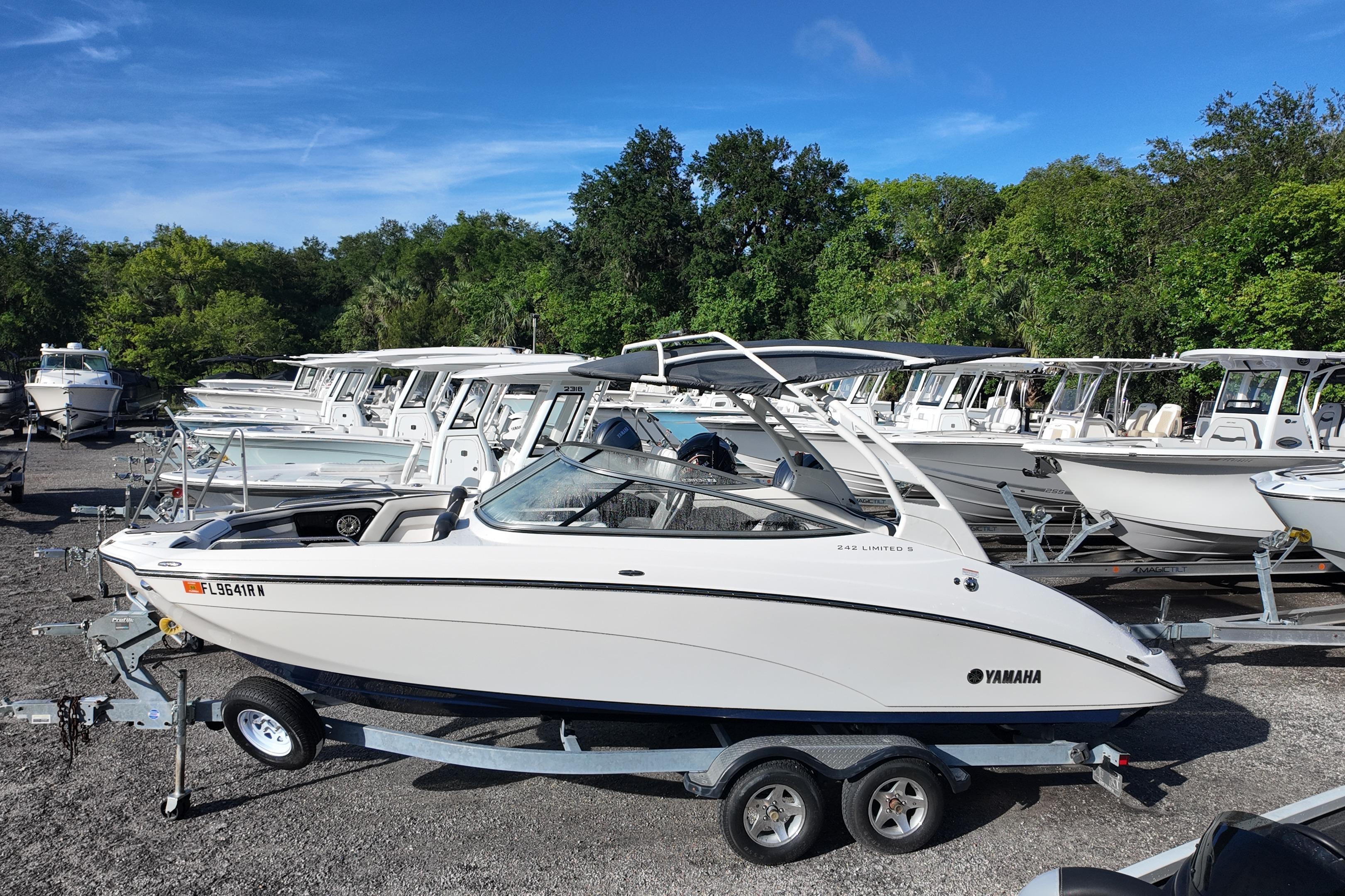 2017 Yamaha Boats 242 Limited S E-Series