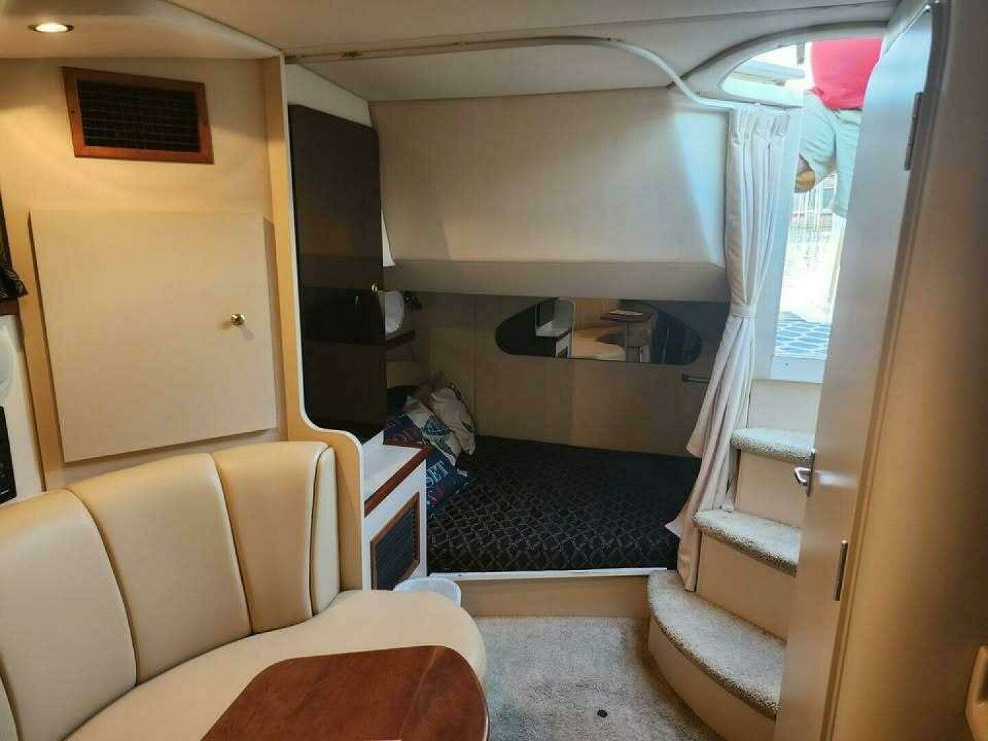 2001 Cruisers 3075 Express - Image 12