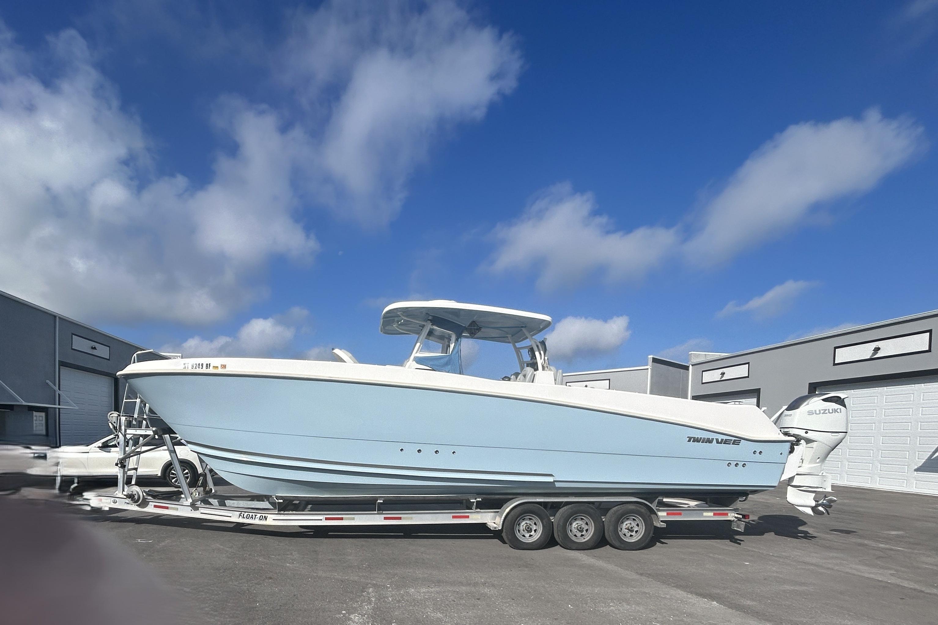 2023 Twin Vee 340 GFX CC
