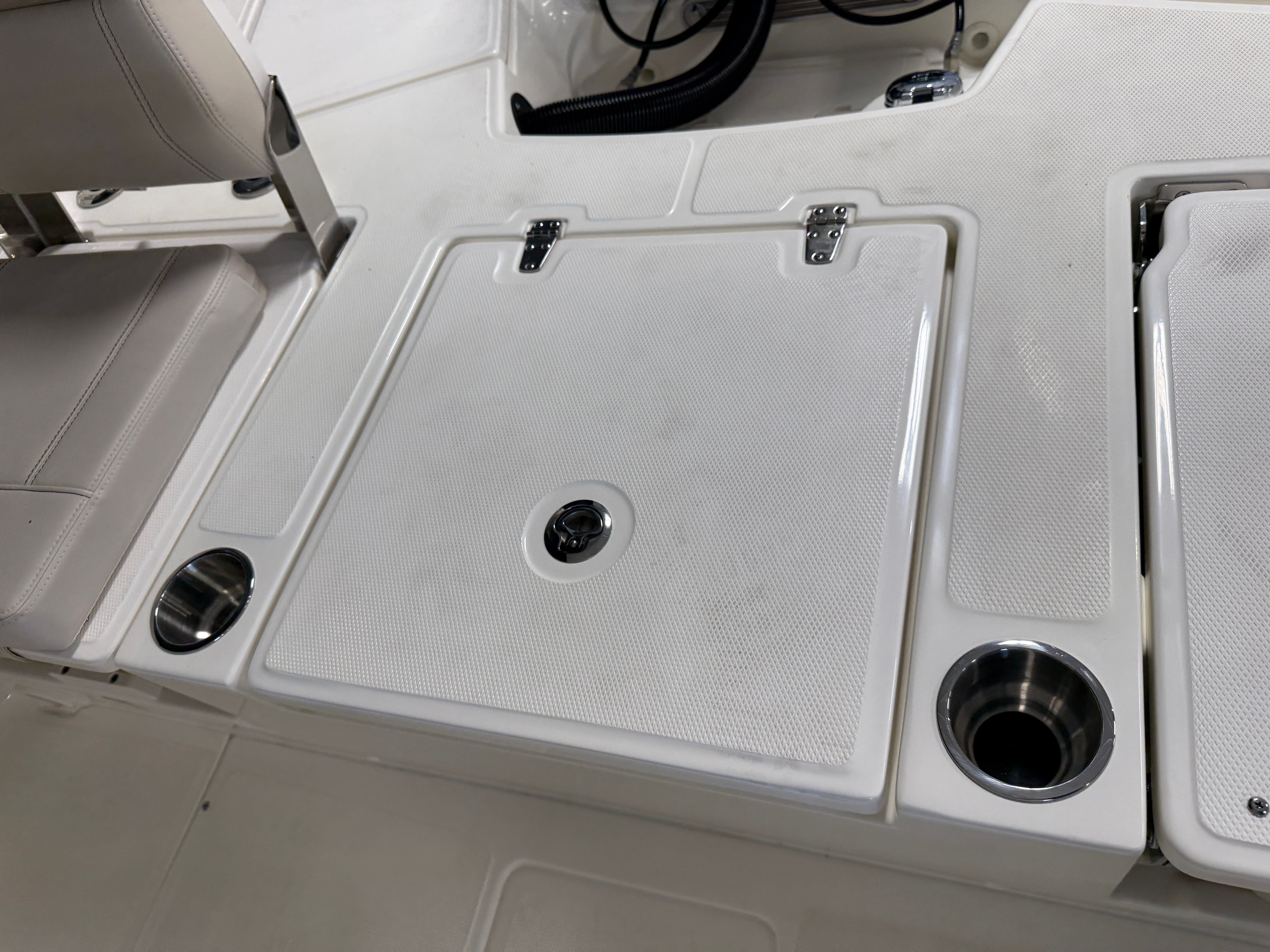 2026 Boston Whaler 250 Dauntless - 31