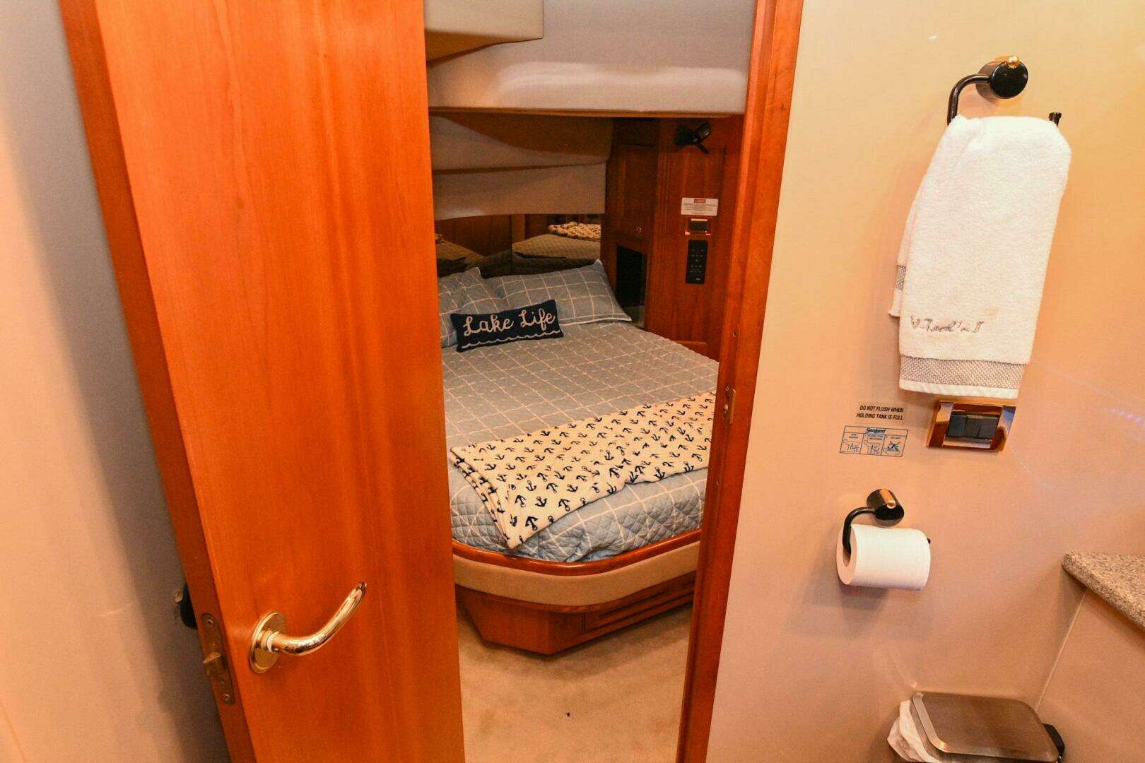 2002 Cruisers Yachts 5000 Sedan Sport - Image 73