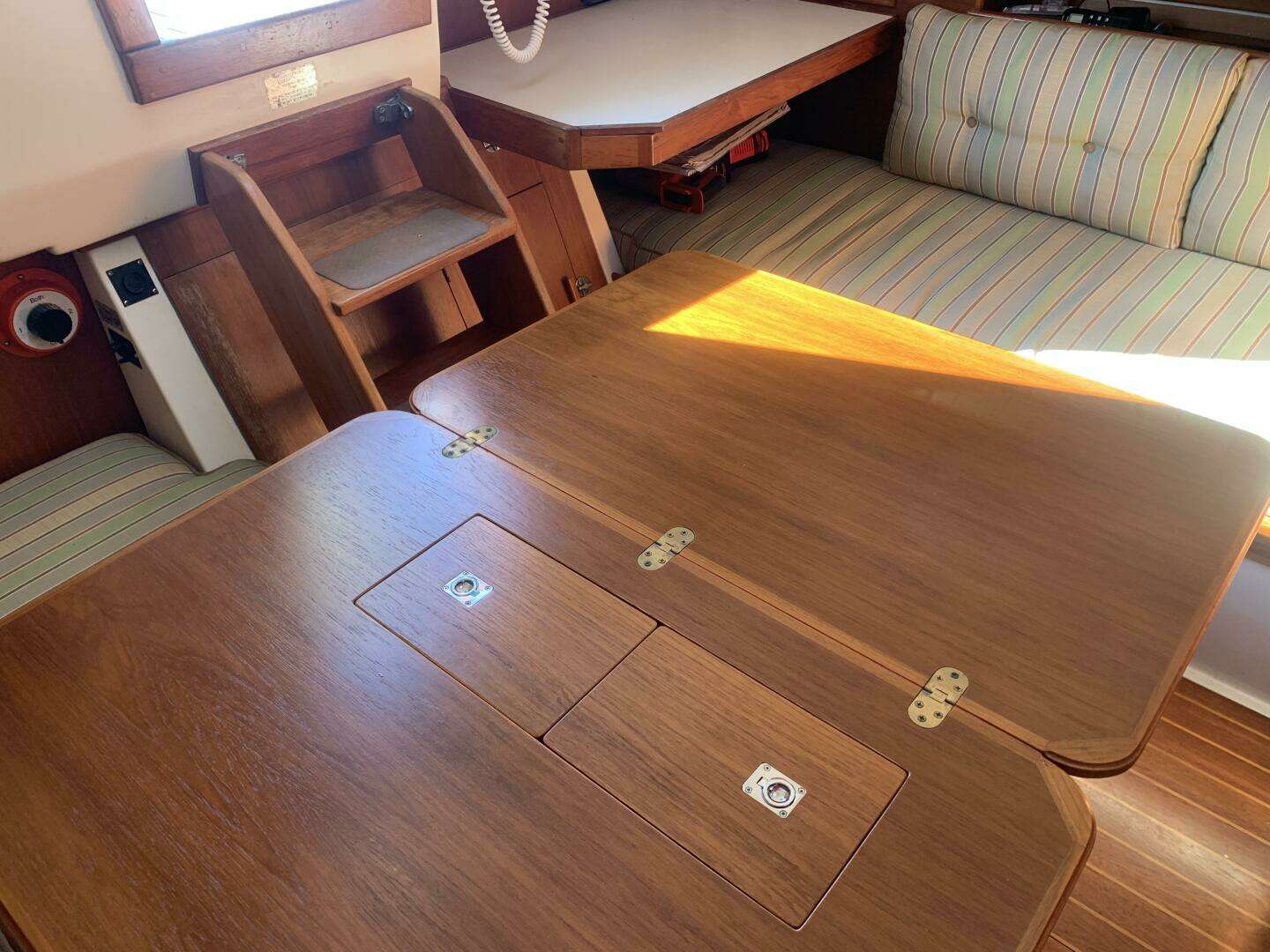 1987 Nonsuch Ultra 30 - Image 25