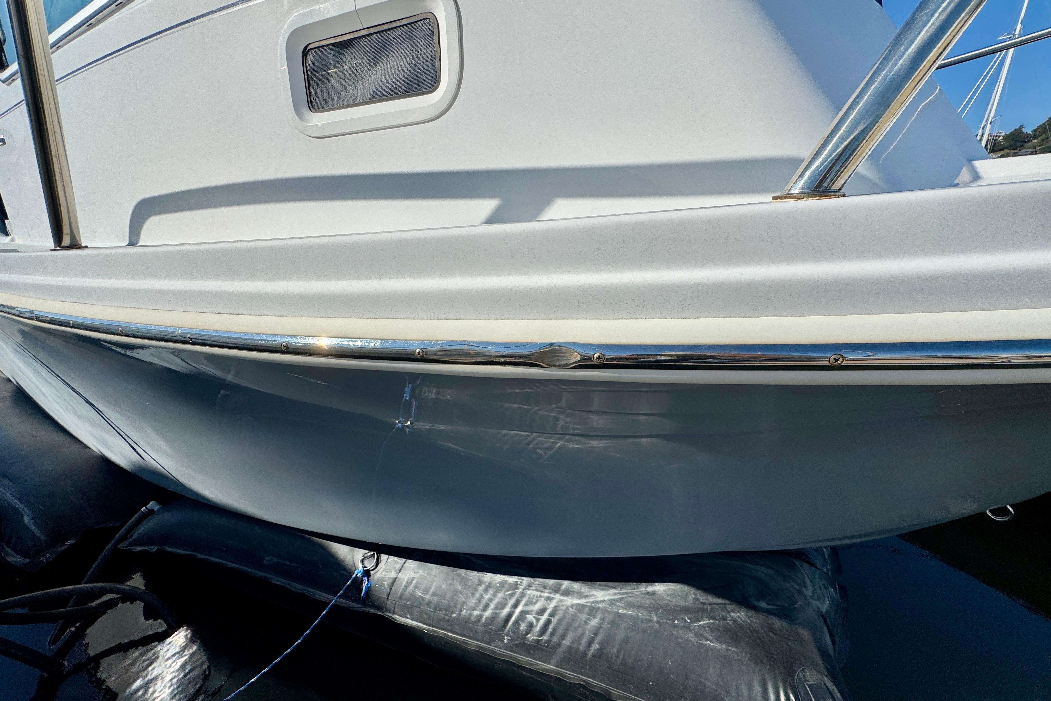 2021 Parker 2820 XLD Sport Cabin boat hull with chrome detailing and window.