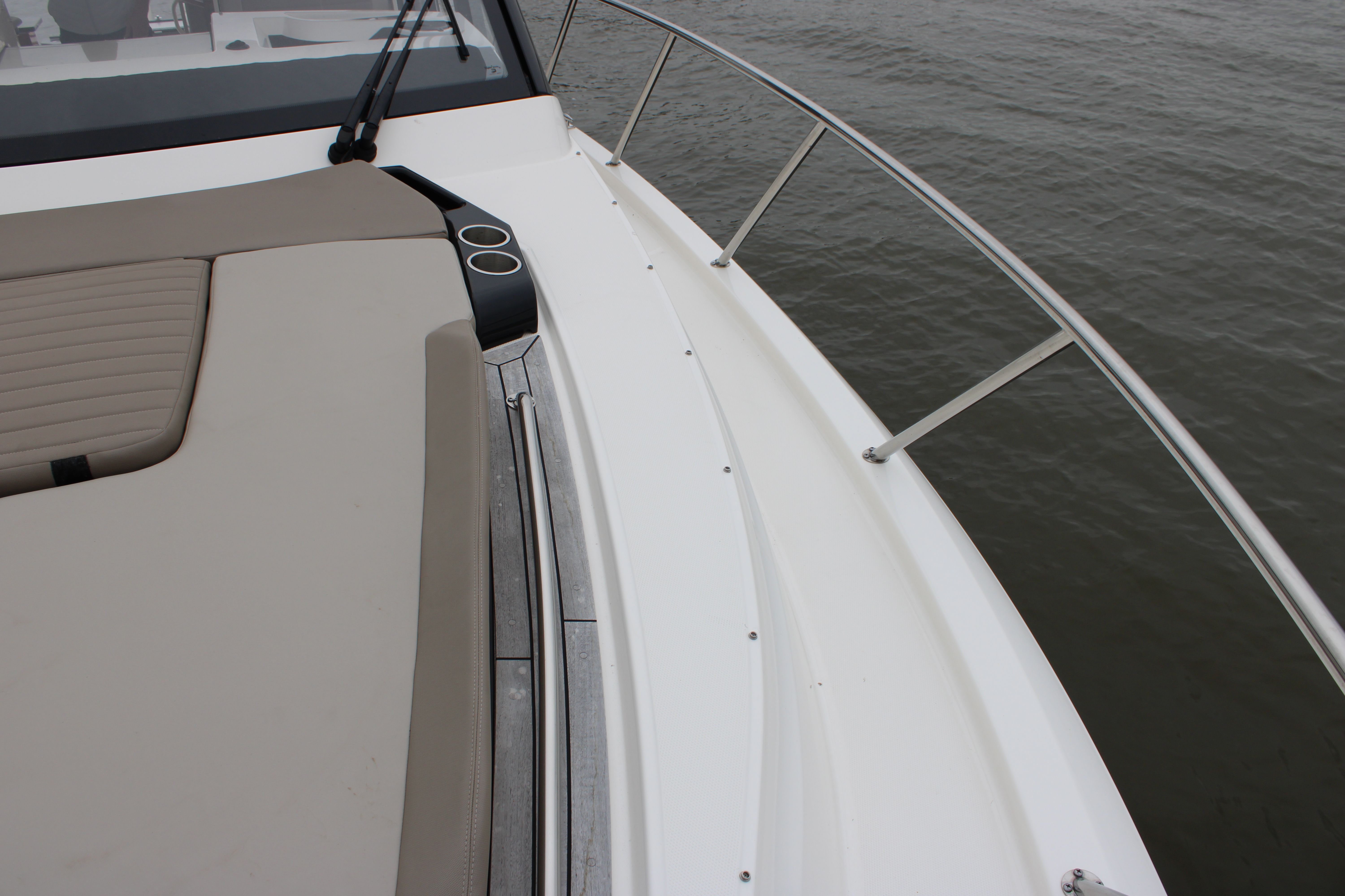 2025 Boston Whaler 365 Conquest - 33