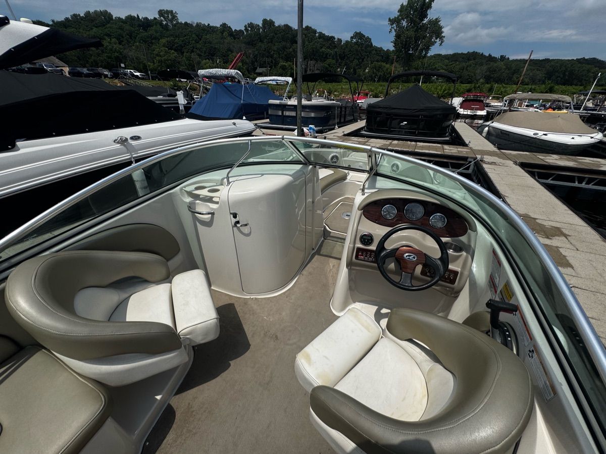 2006 Sea Ray 220 Sundeck (220 SD) - 7