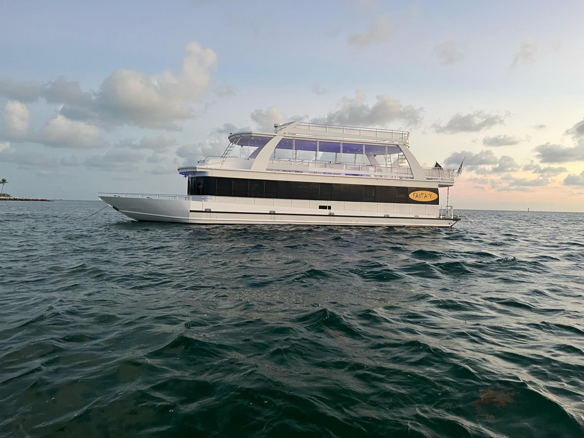 2009 Fantasy Houseboat