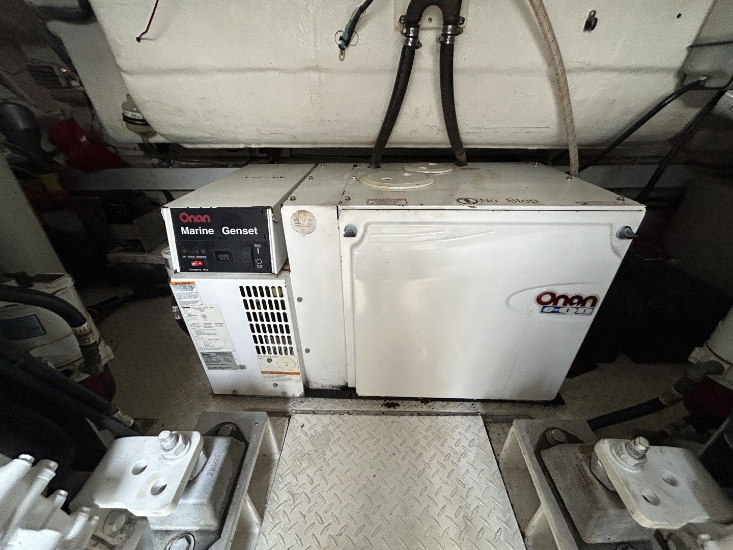 2006 Cruisers Yachts 520 Express - Image 32