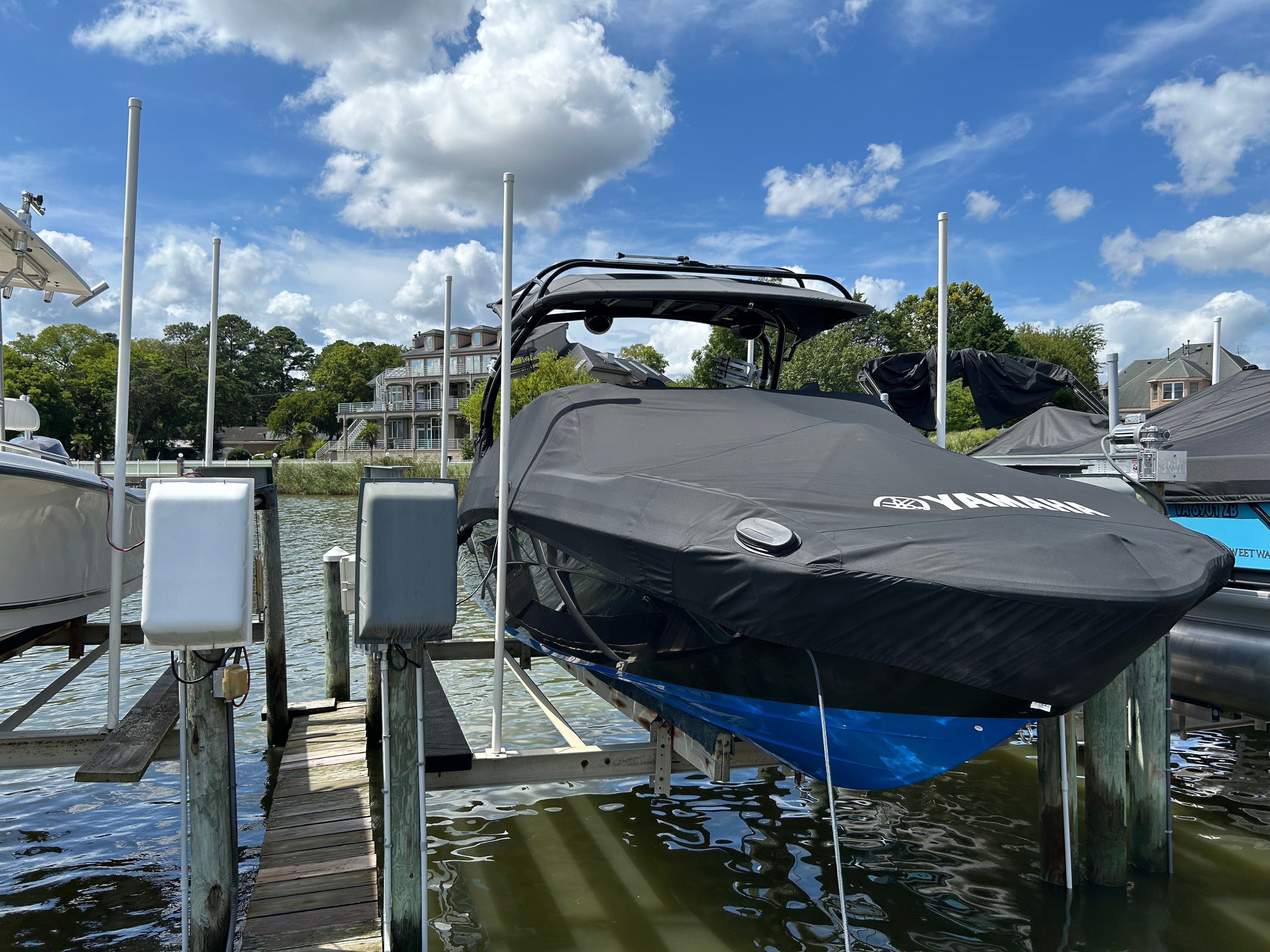 2016 Yamaha Boats 242X E-Series