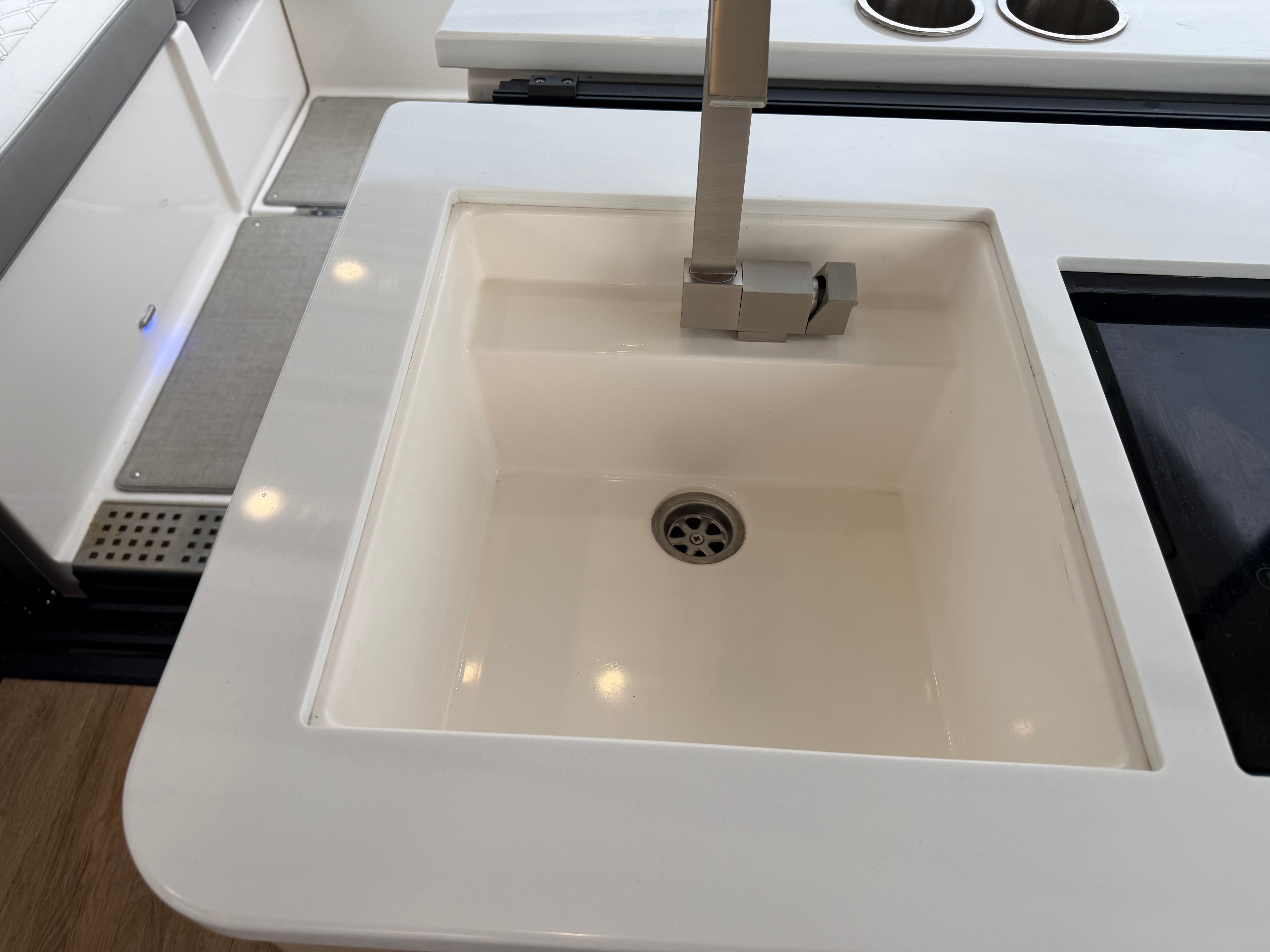 2024 Regal 38XO - 15
