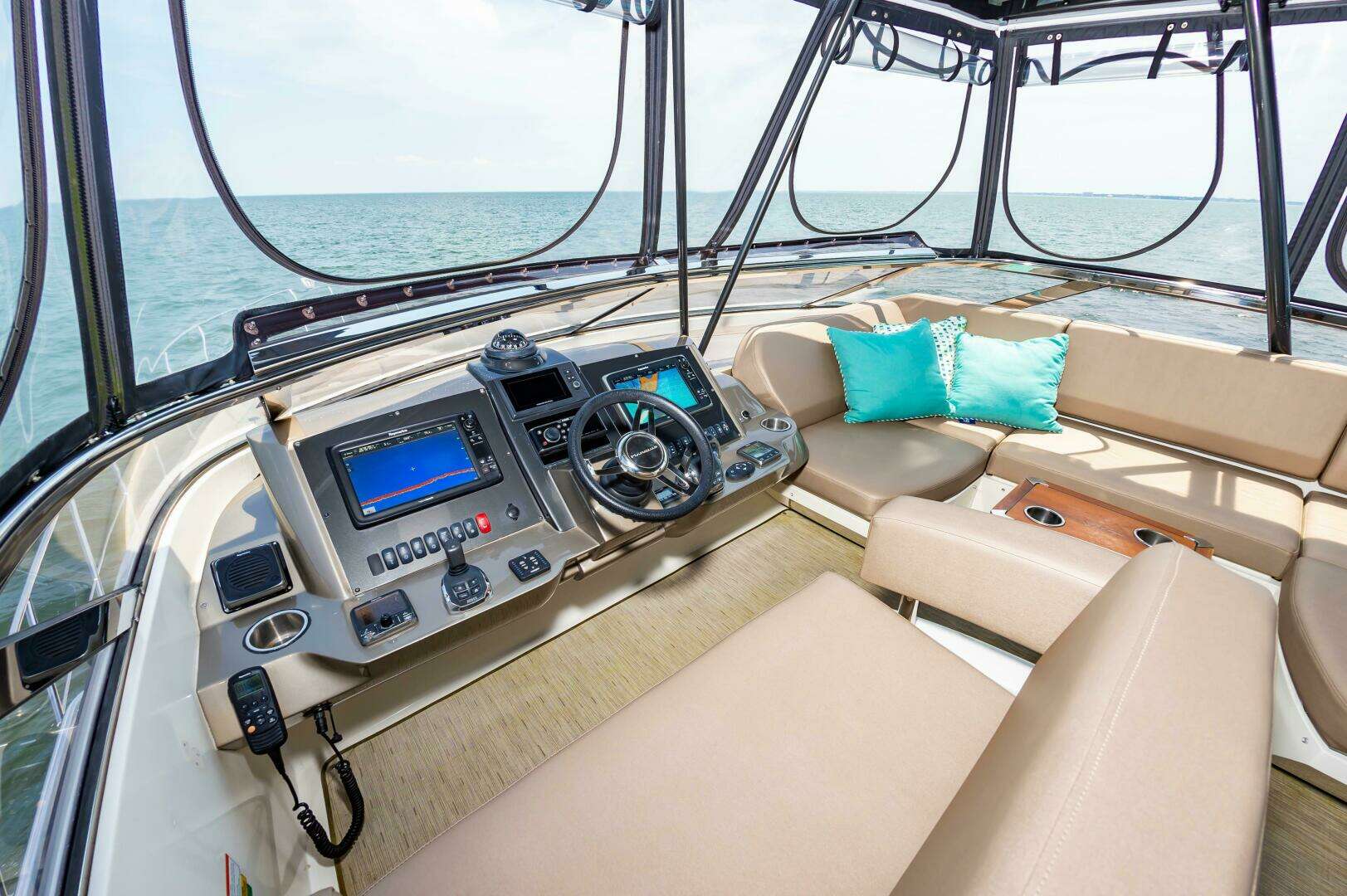 2013 Marquis 63 Sport Yacht - Image 10