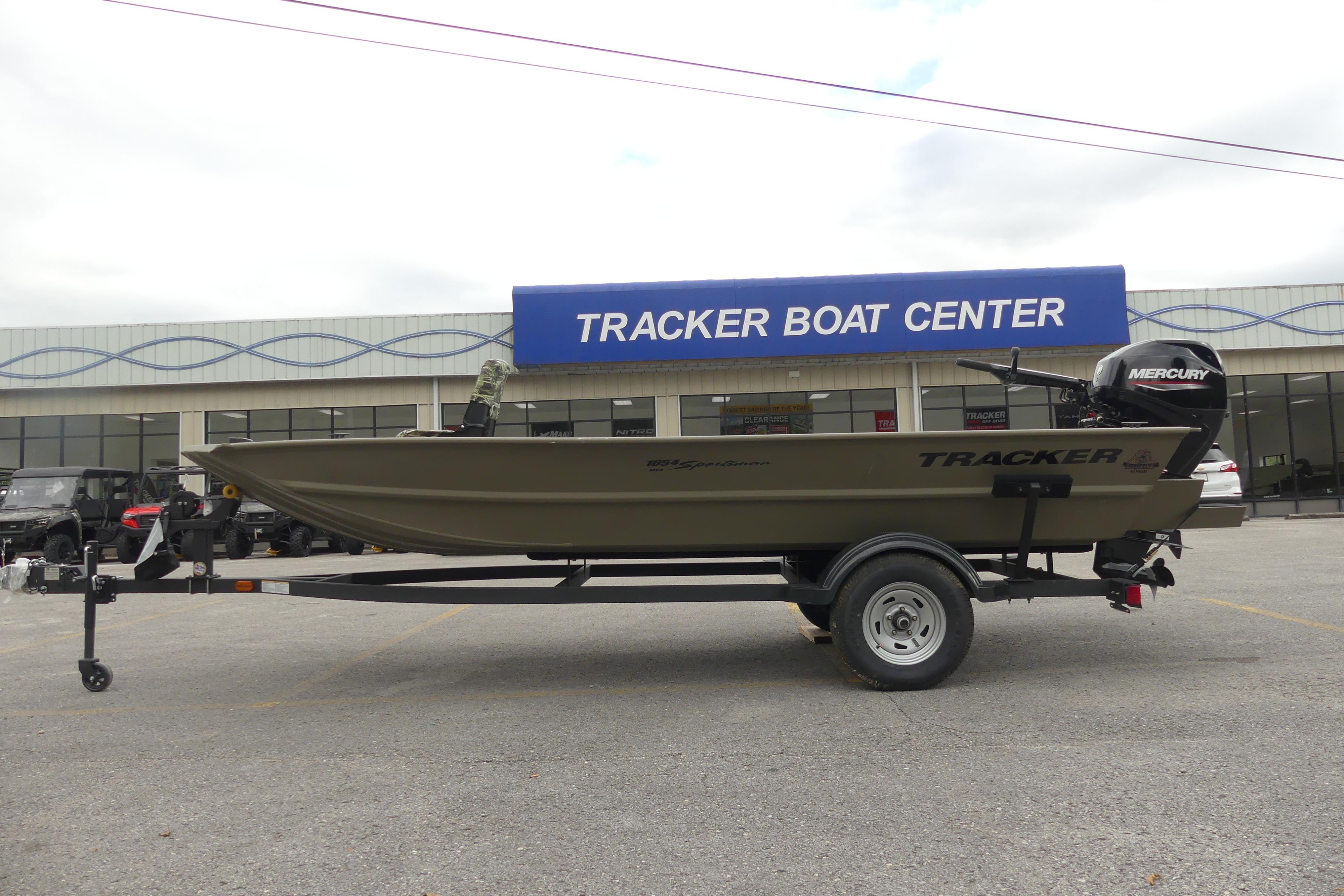 2025 Tracker Grizzly 1654 T Sportsman boat at Tracker Boat Center.