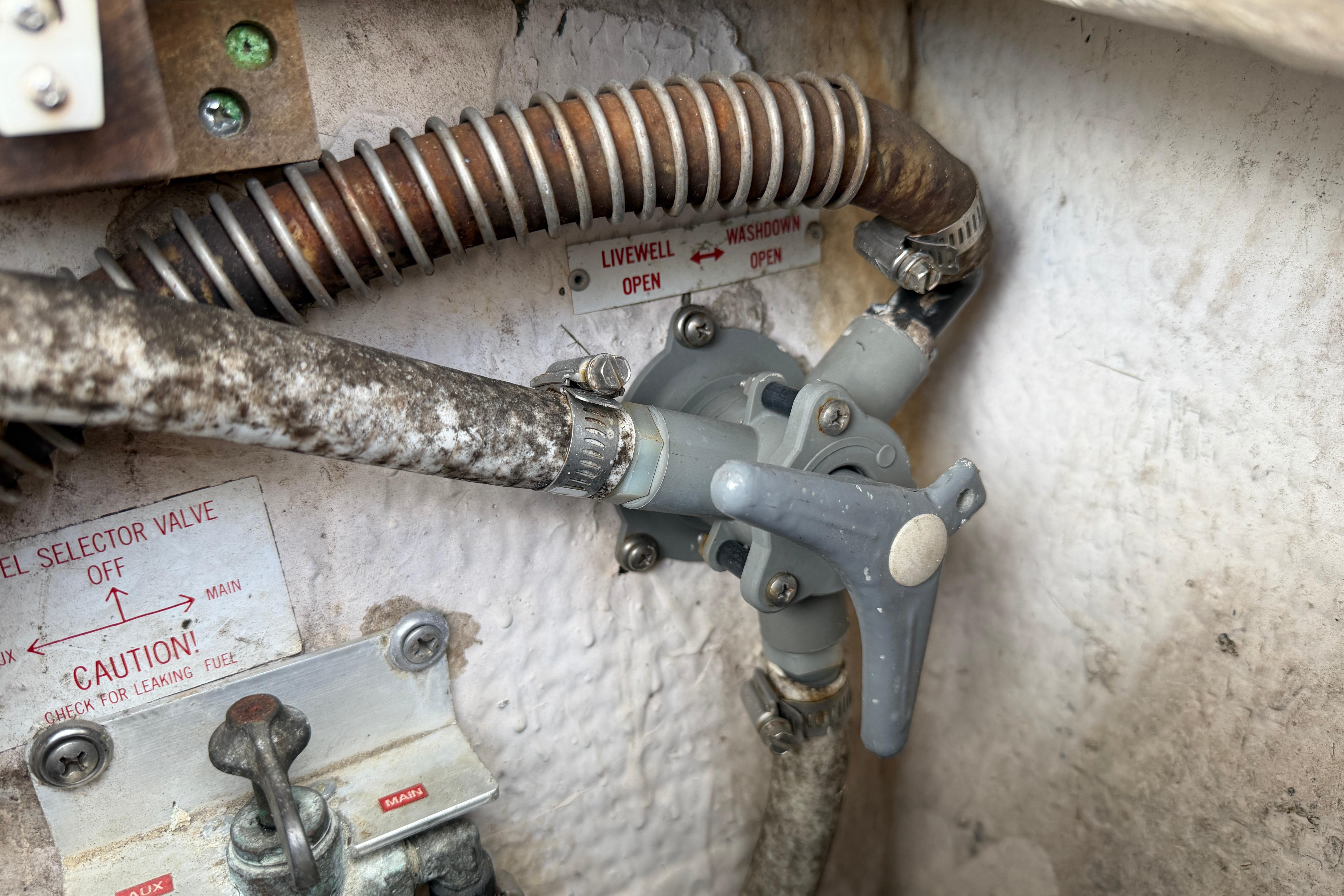 1987 Grady-White Seafarer 226 boat valve system with hoses and selector controls.