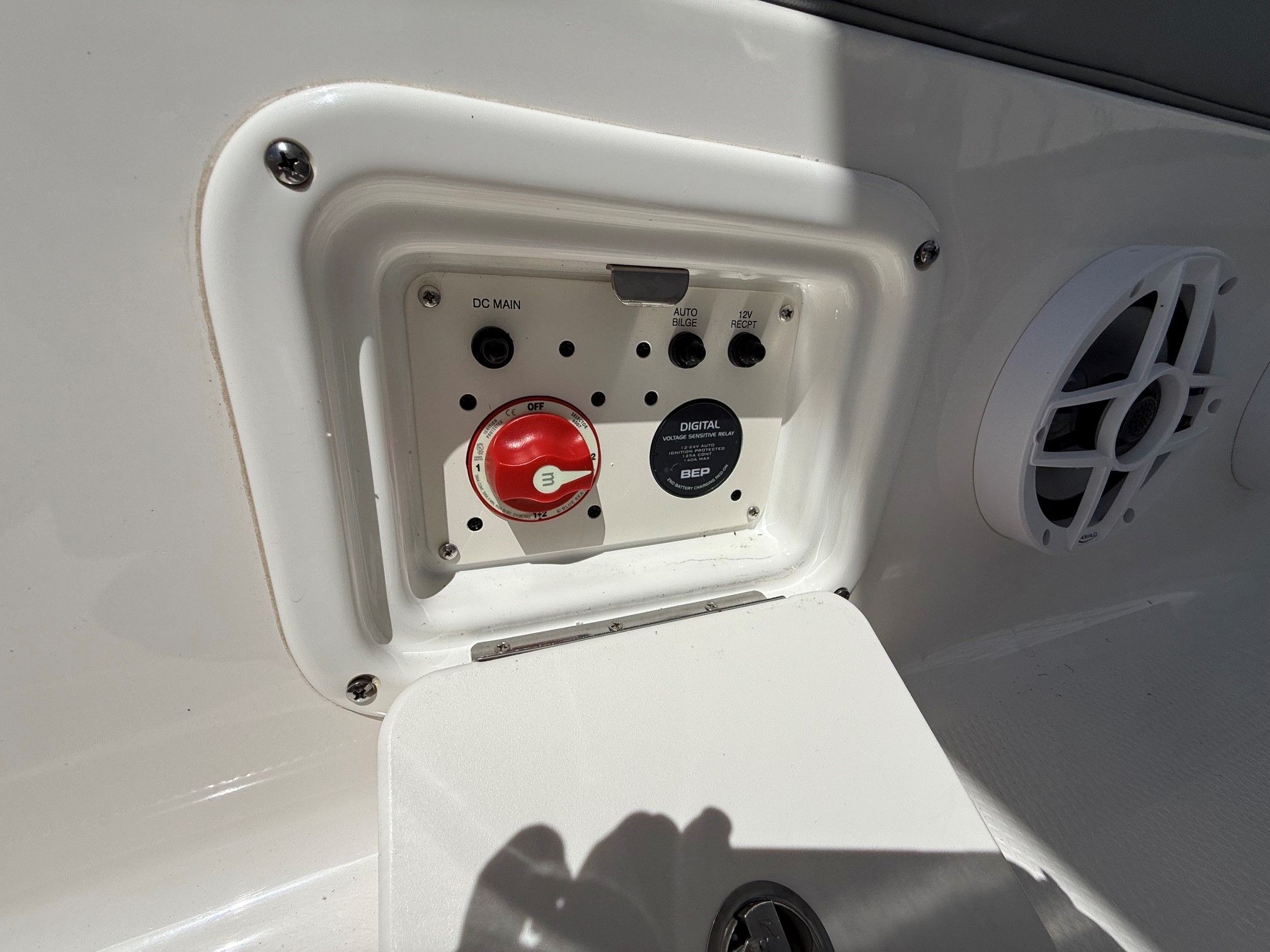 Control panel of a 2021 Robalo 226 Cayman with speaker.