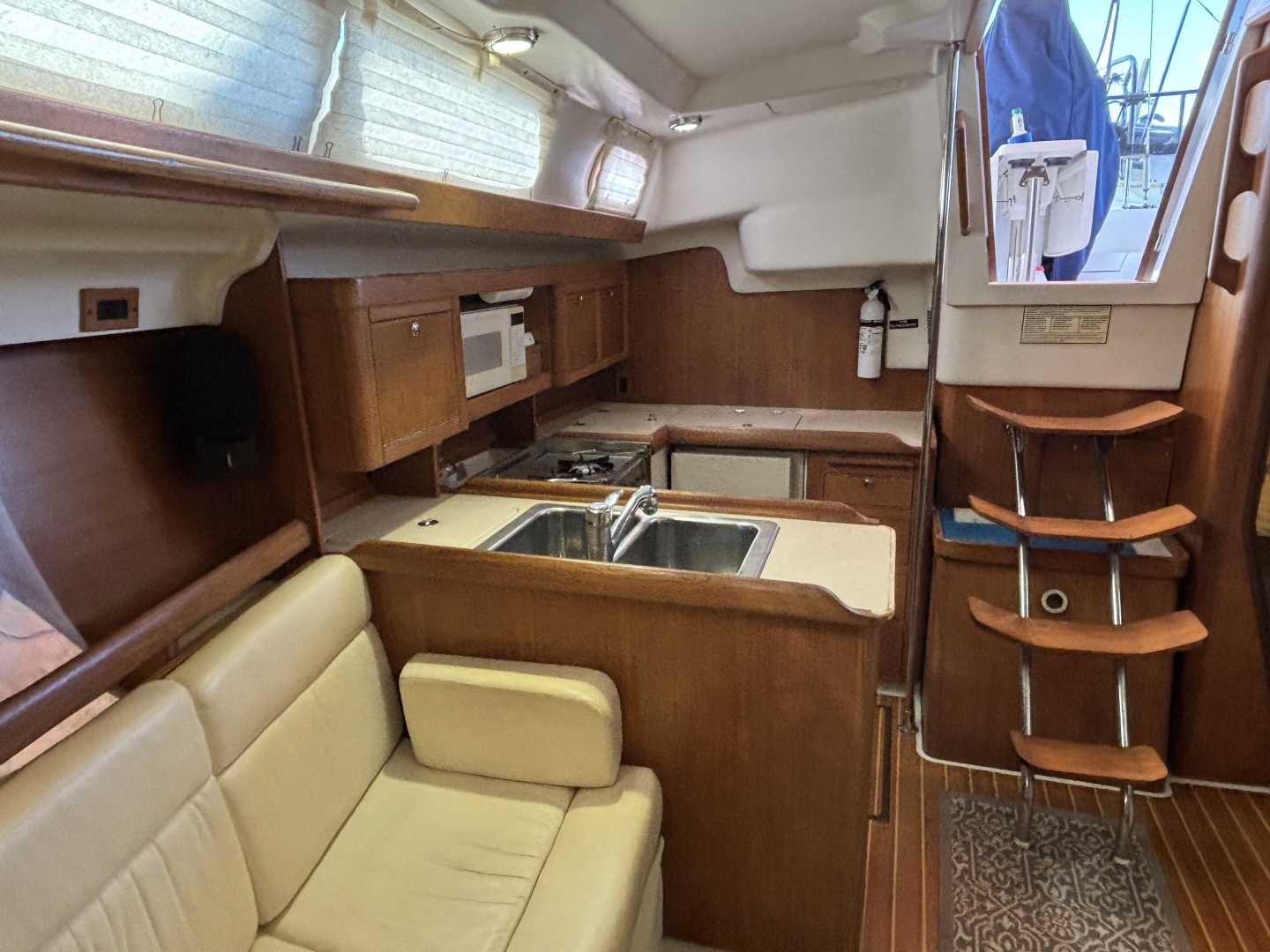 2003 Catalina 350 - Image 7