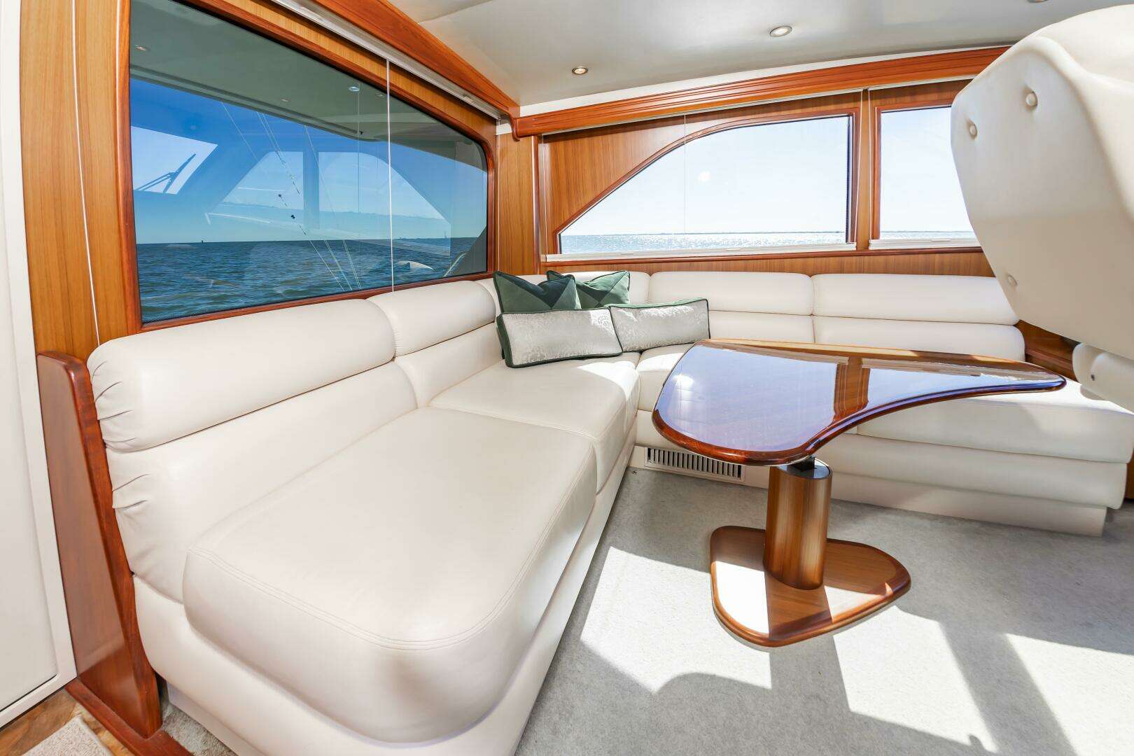 2010 Viking 52 Sport Coupe - Image 21