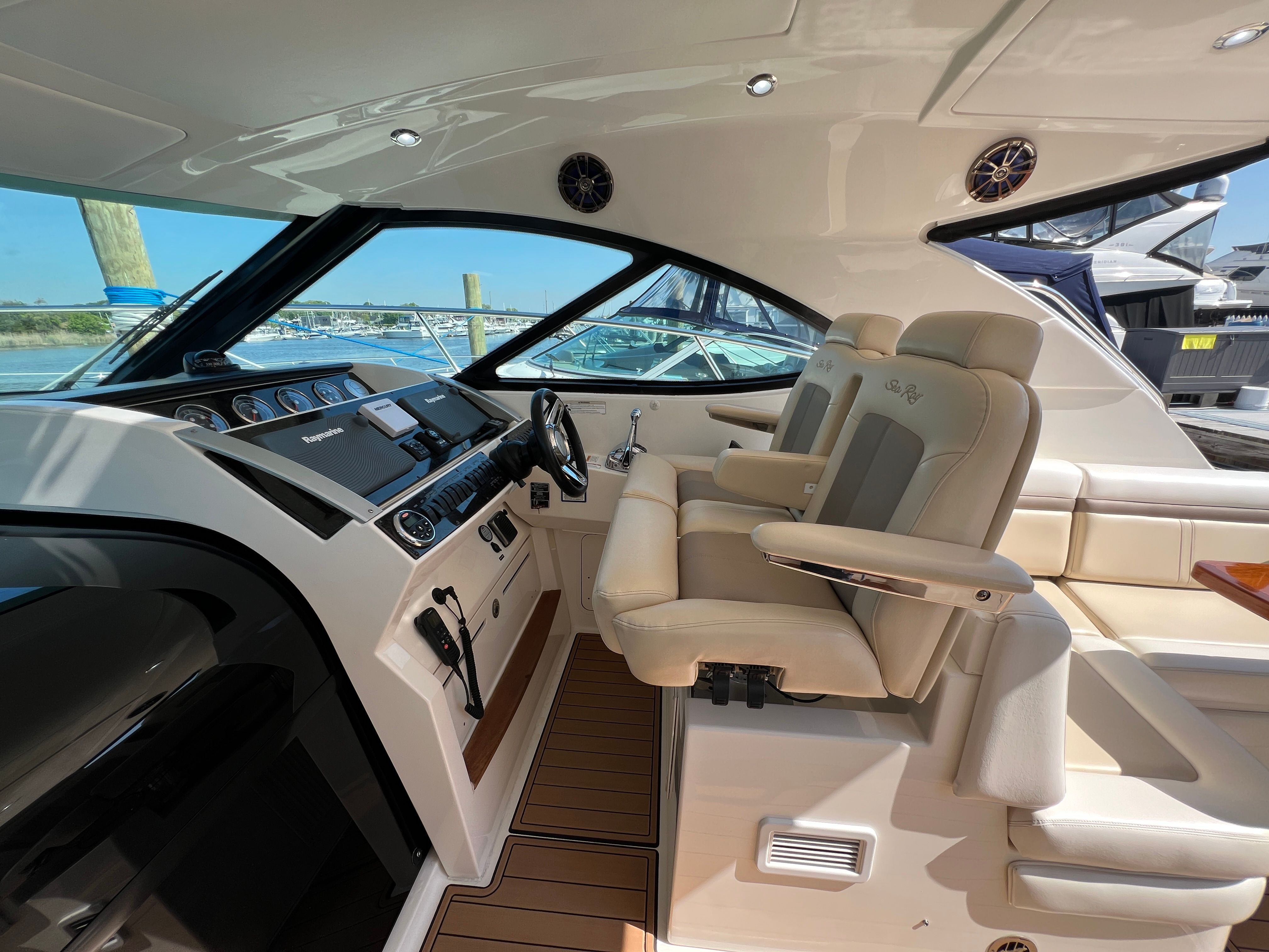 2015 Sea Ray 410 Sundancer - 28