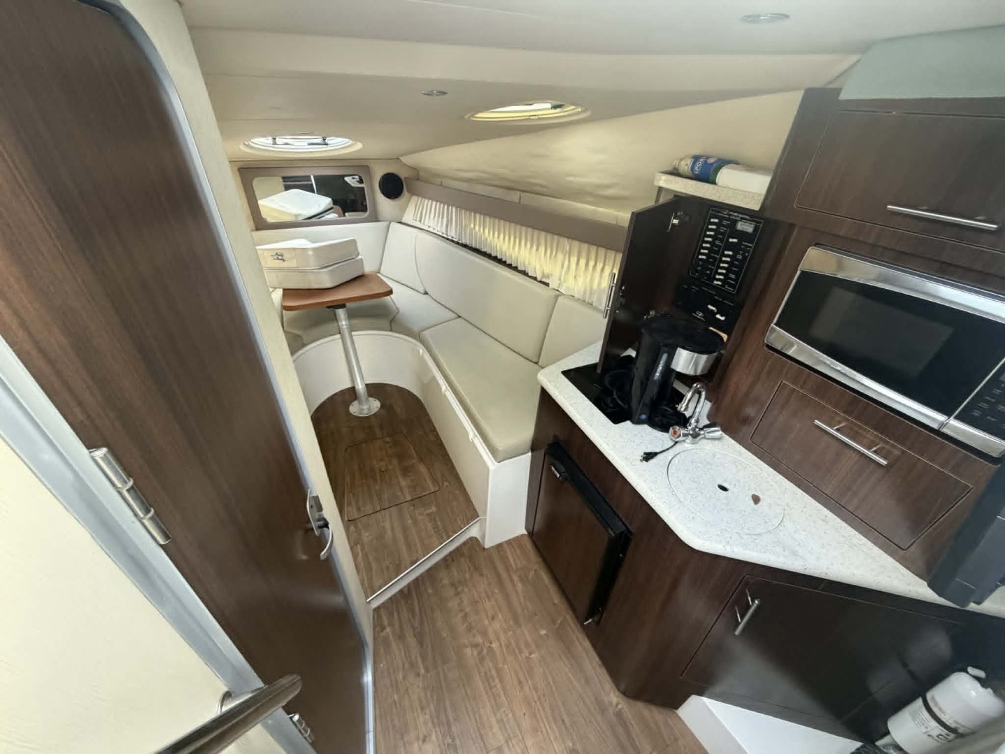2016 Regal 28 Express - Image 16