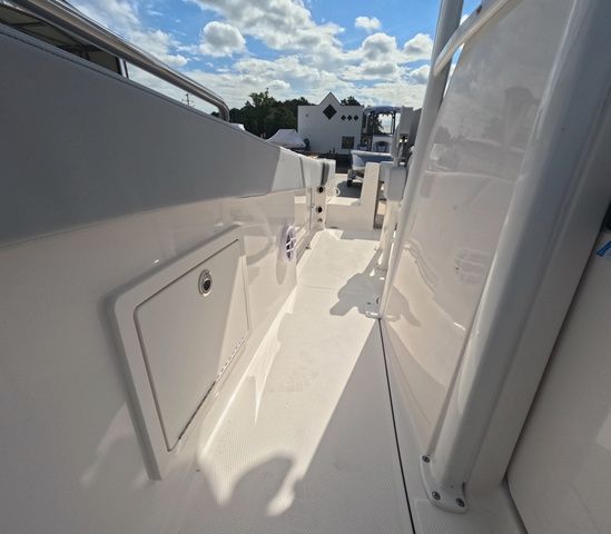 2026 Robalo Center Console R230 In Stock Trailer Included - 24