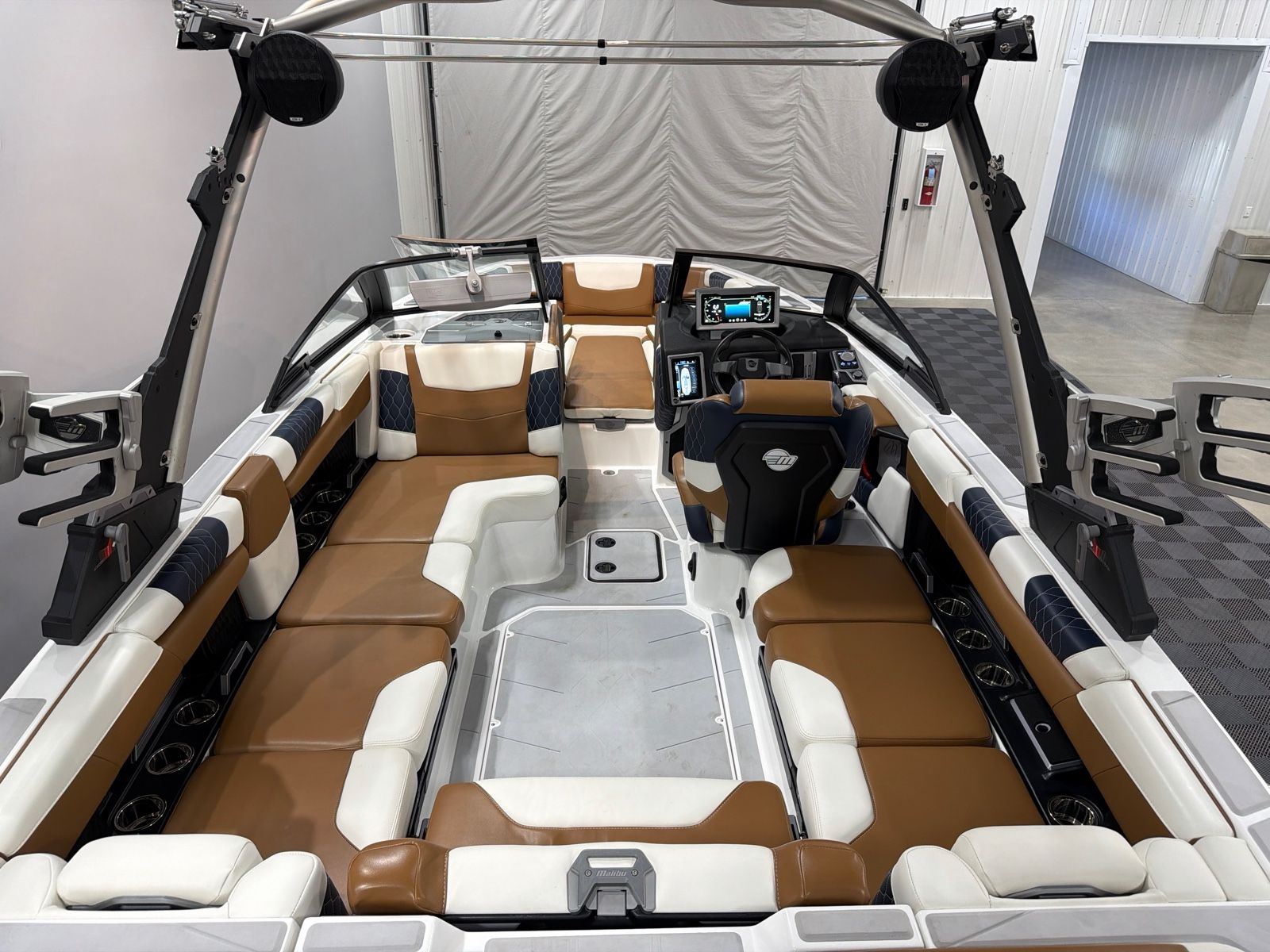 2023 Malibu M220 - 8