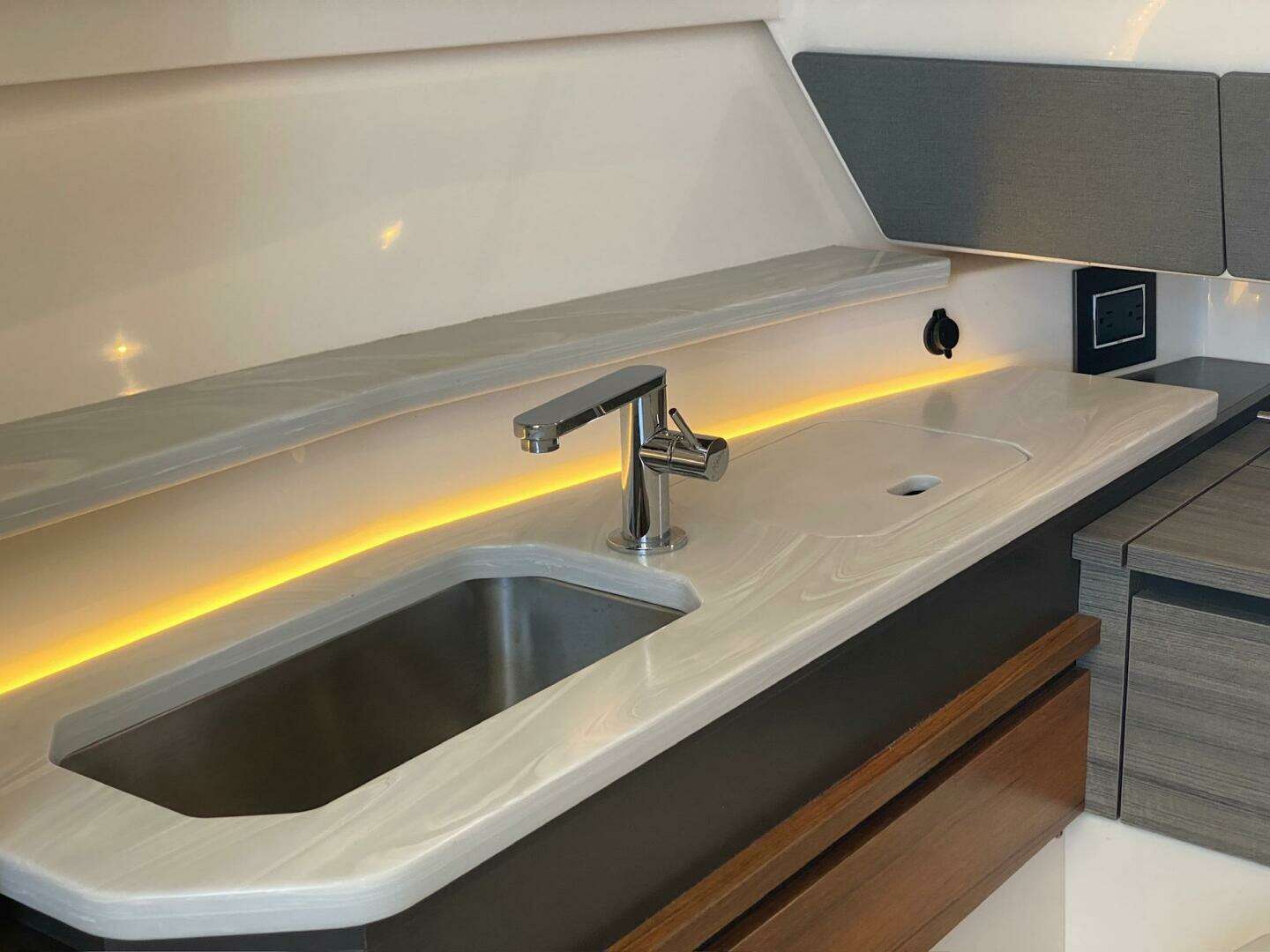 2019 Tiara Yachts 34LX - Image 33