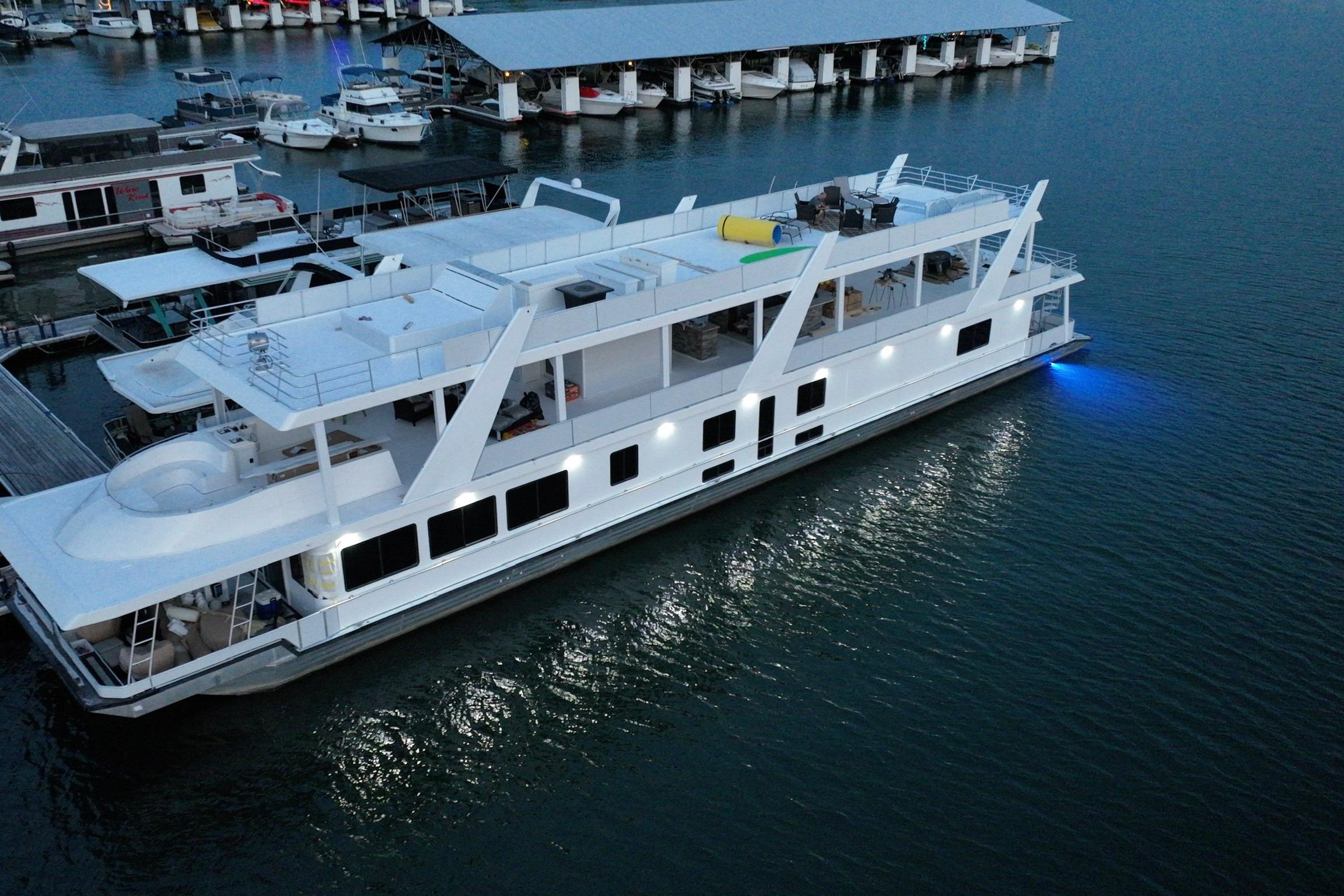2022 Trifecta HOUSEBOAT