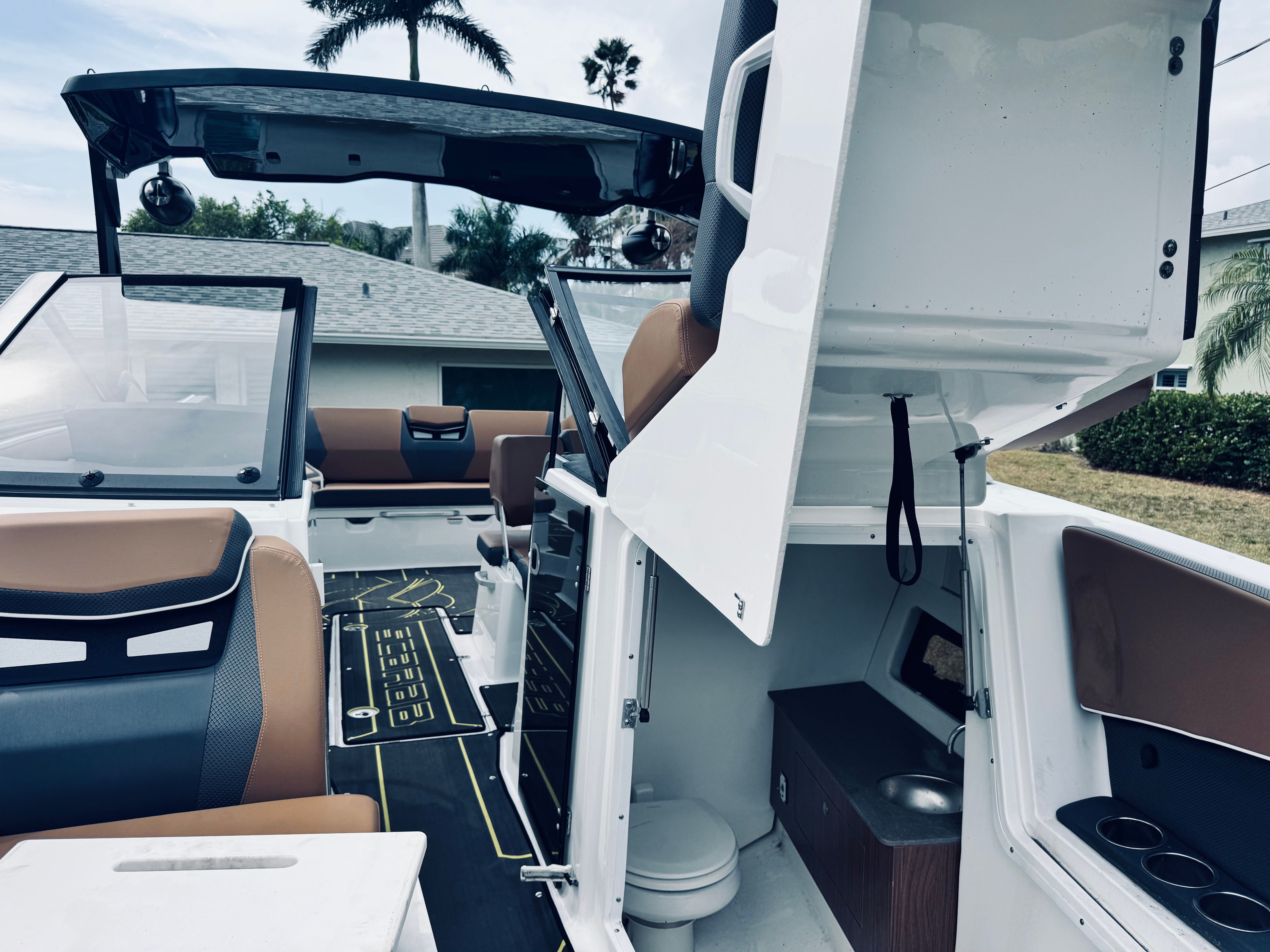 2024 Scarab 285 ID factory Tour boat - 10