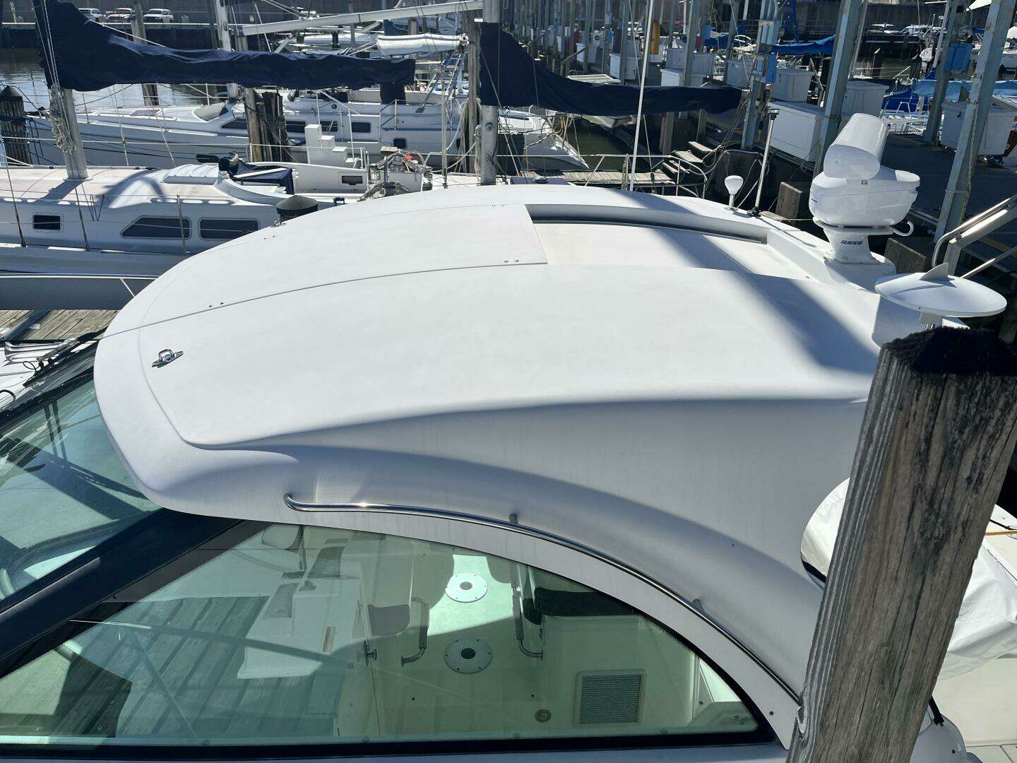 2008 Cruisers Yachts 390 Sport Coupe - Image 5
