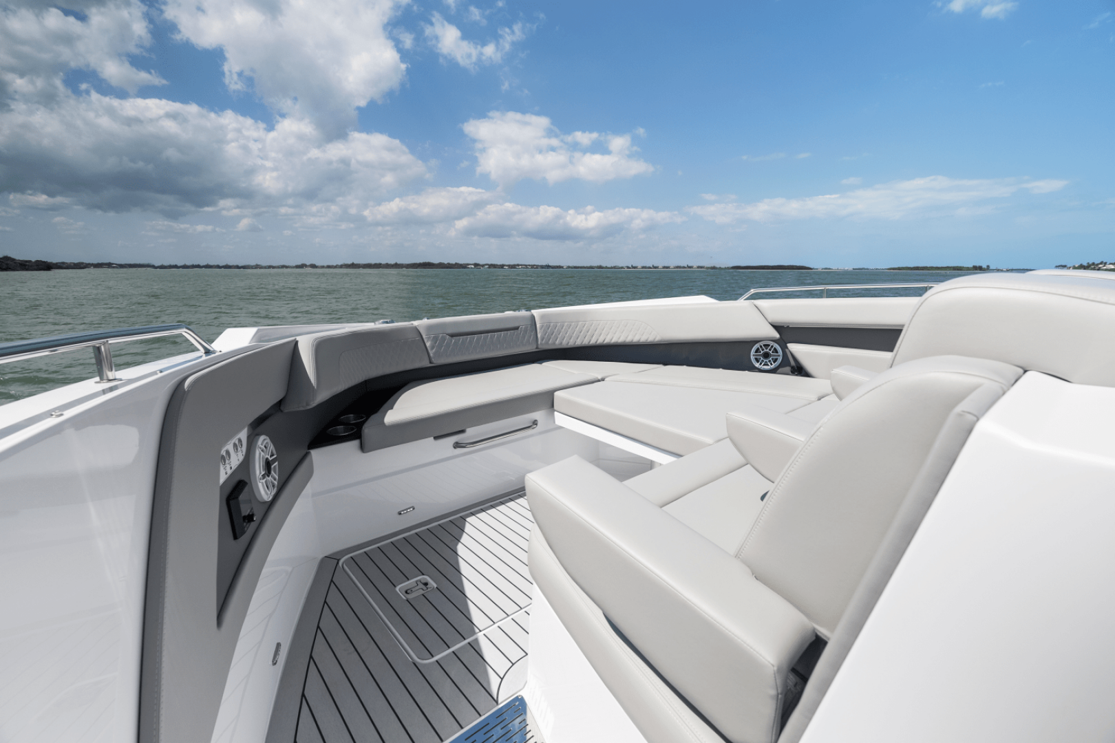 2026 Cruisers Yachts 50GLS OB - Image 67