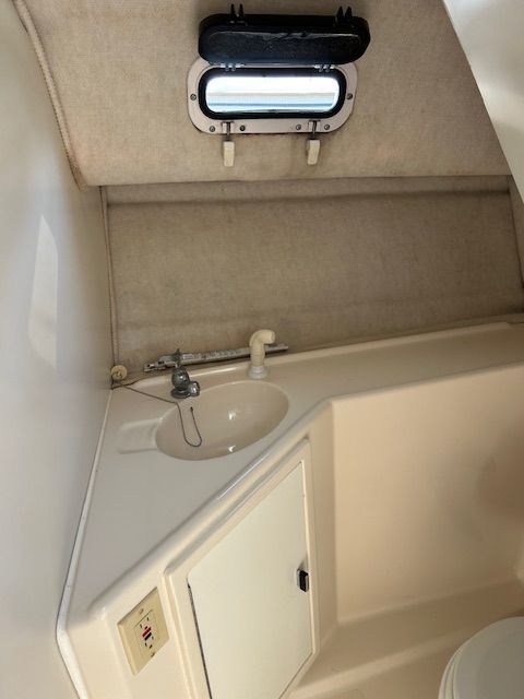 1993 Pursuit 2655 Tiara - 12