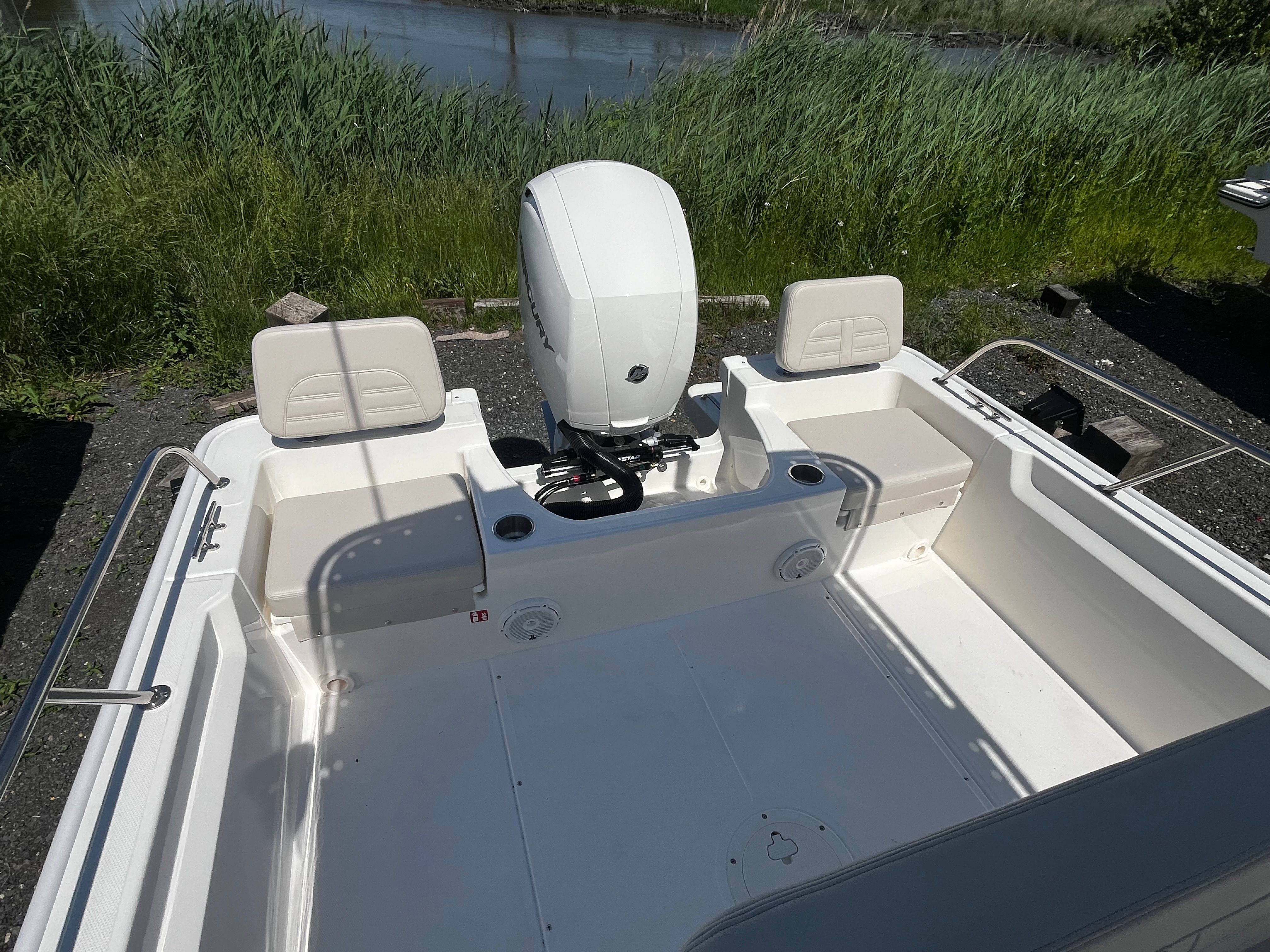 2026 BOSTON WHALER 190 MONTAUK - Image 5