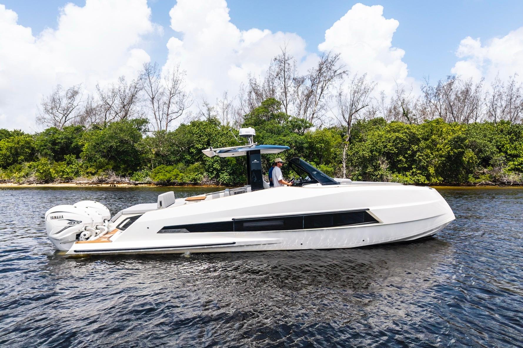 2024 Astondoa 377 Coupe Outboard