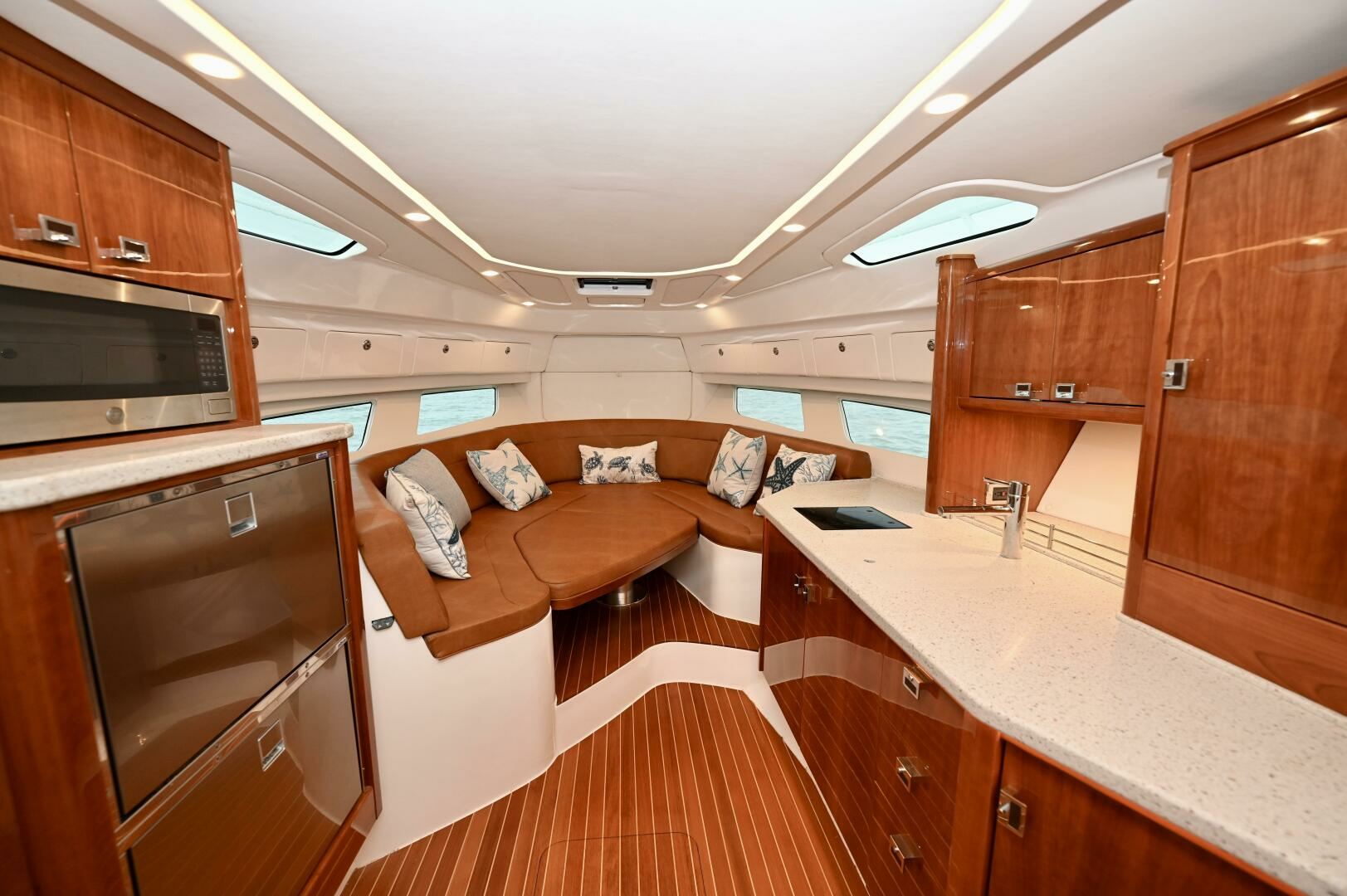 2021 Intrepid 438 Evolution - Image 27