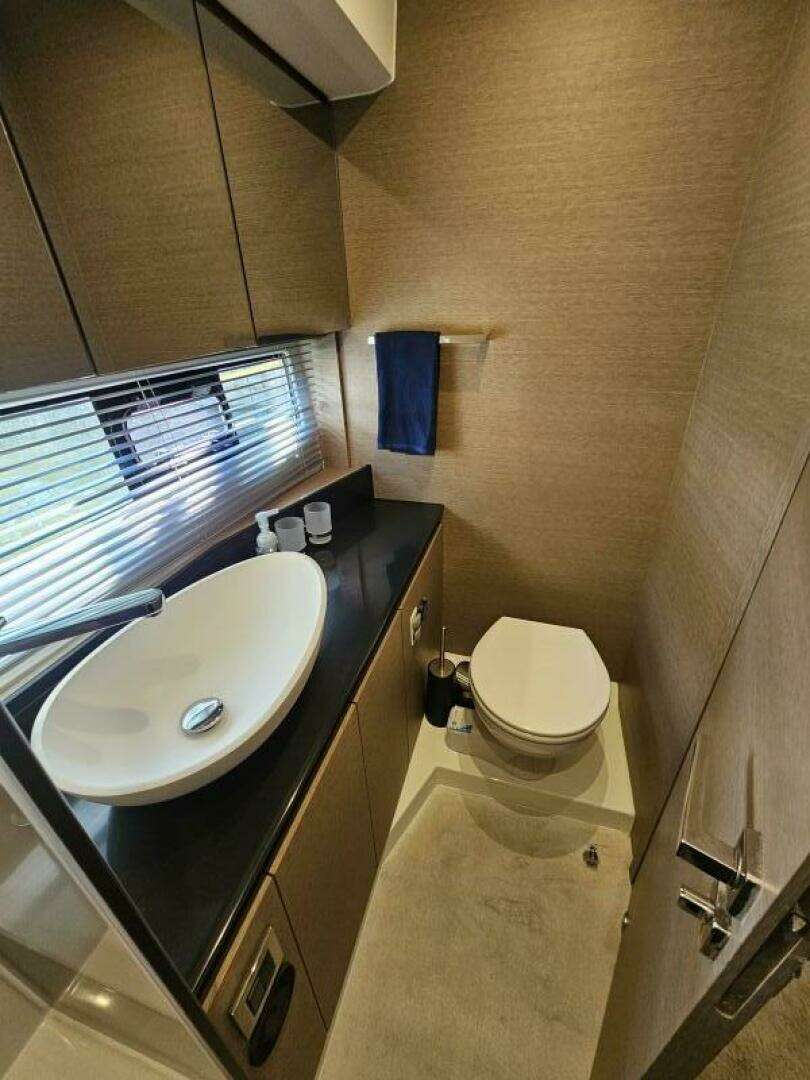 2018 Prestige 460 Fly - Image 19