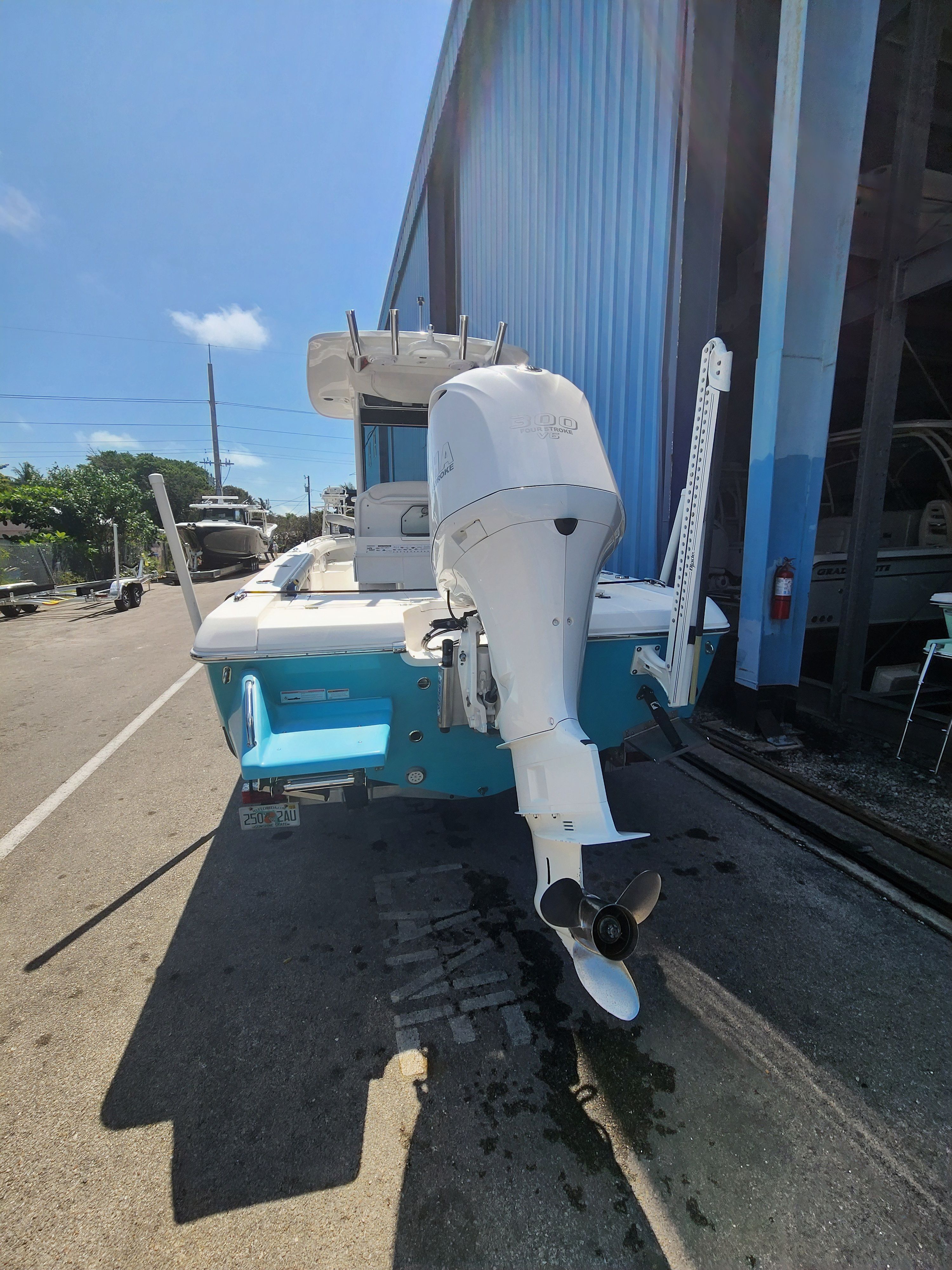 2018 EVERGLADES 253 CC - Image 4