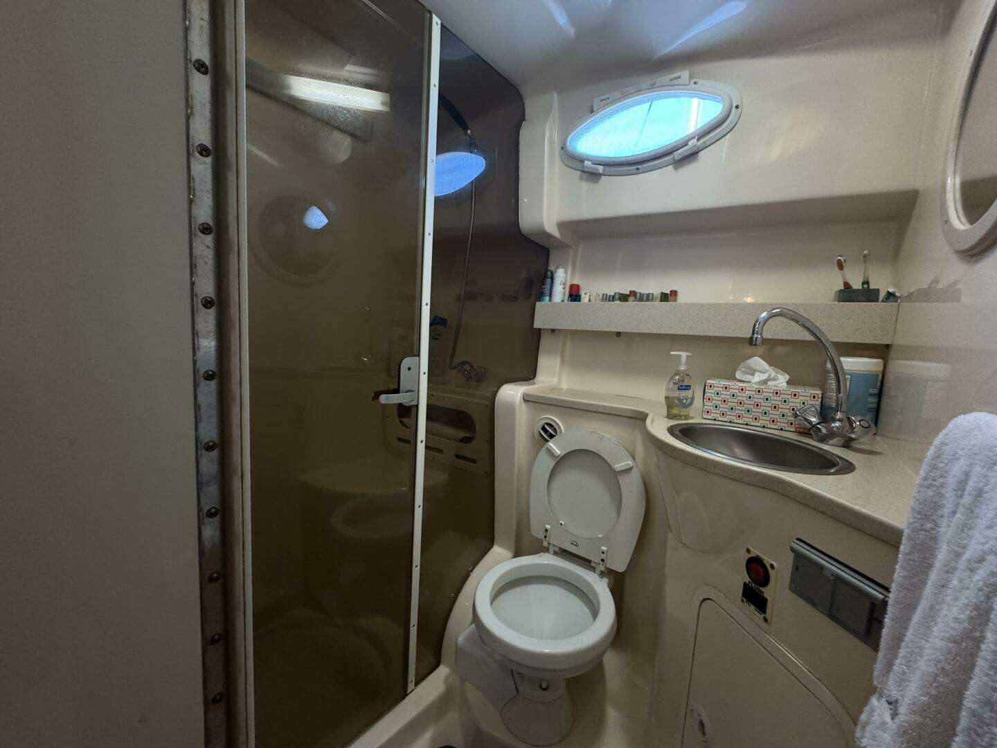 2002 Rinker 342 Fiesta Vee - Image 13