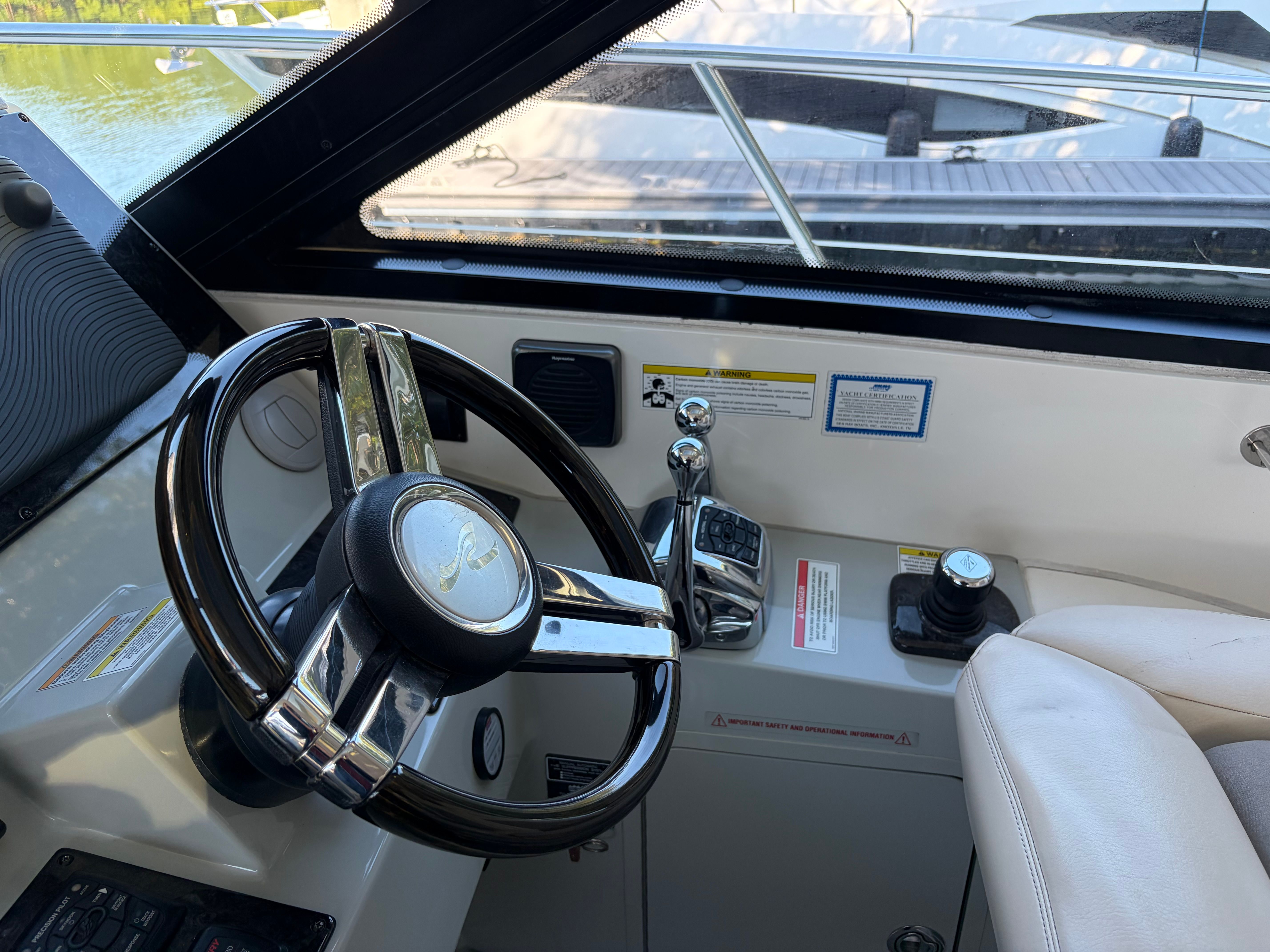 2014 Sea Ray 470 Sundancer - 26
